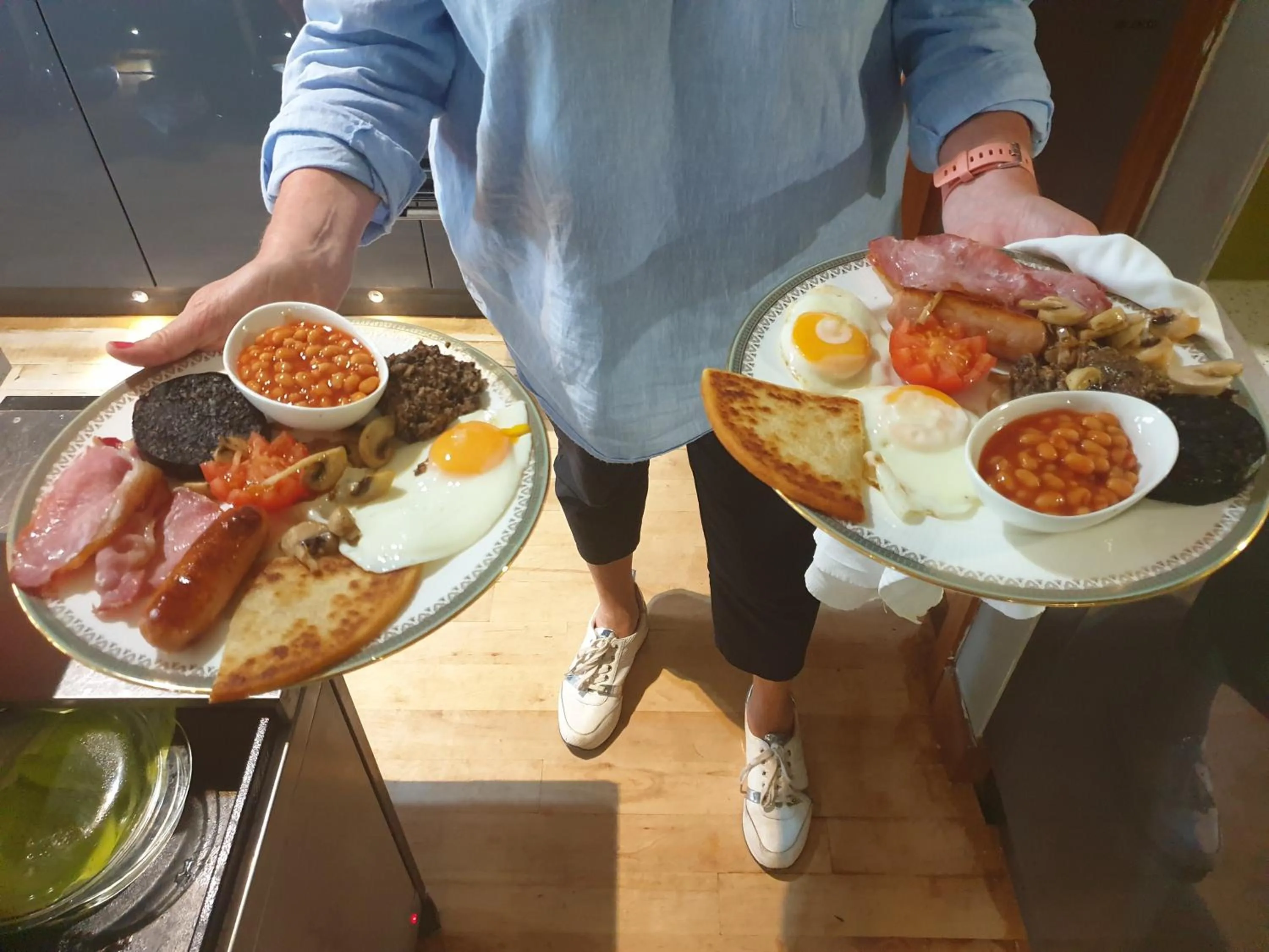 Breakfast in Riverside House