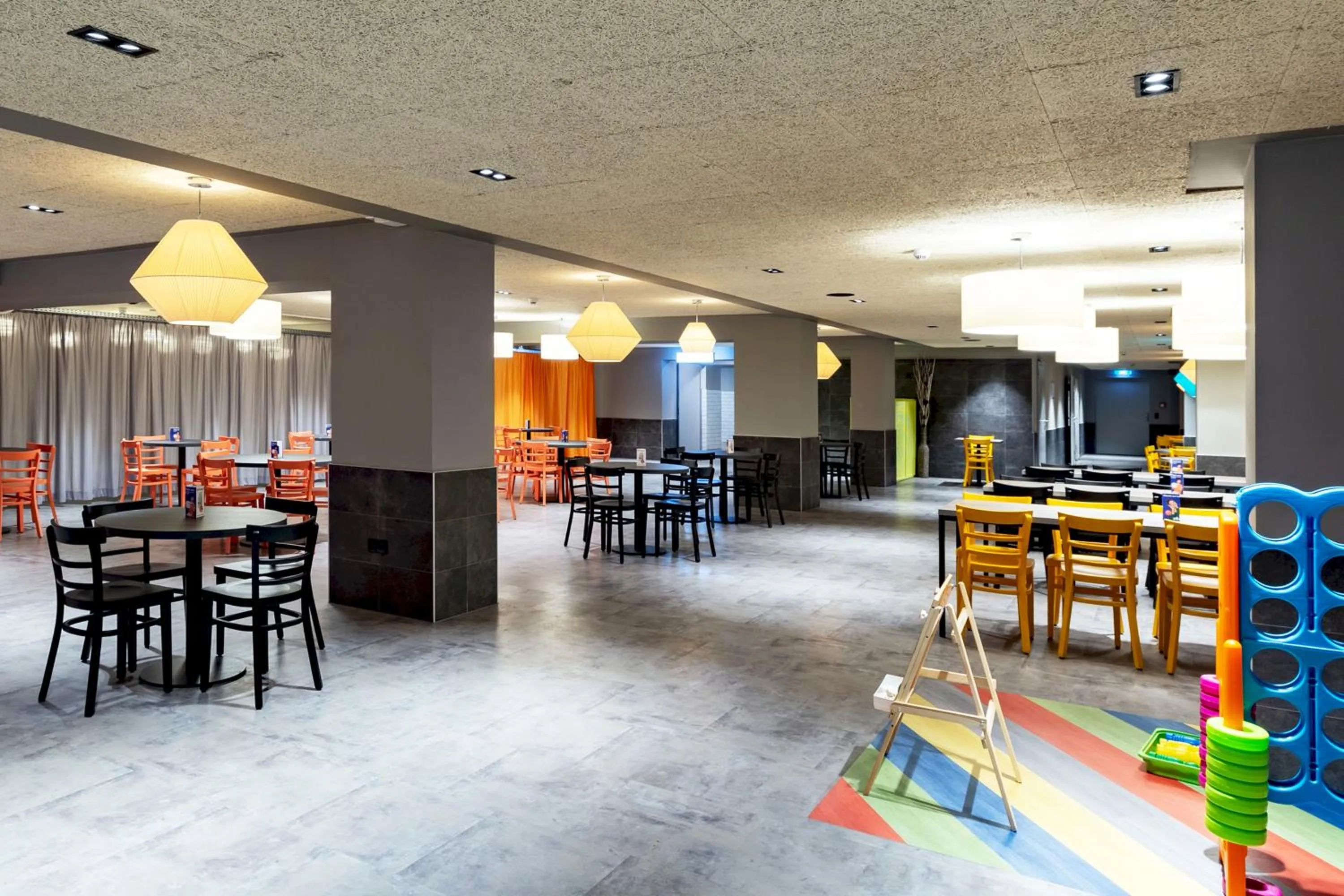 Restaurant/places to eat in a&o Stuttgart City