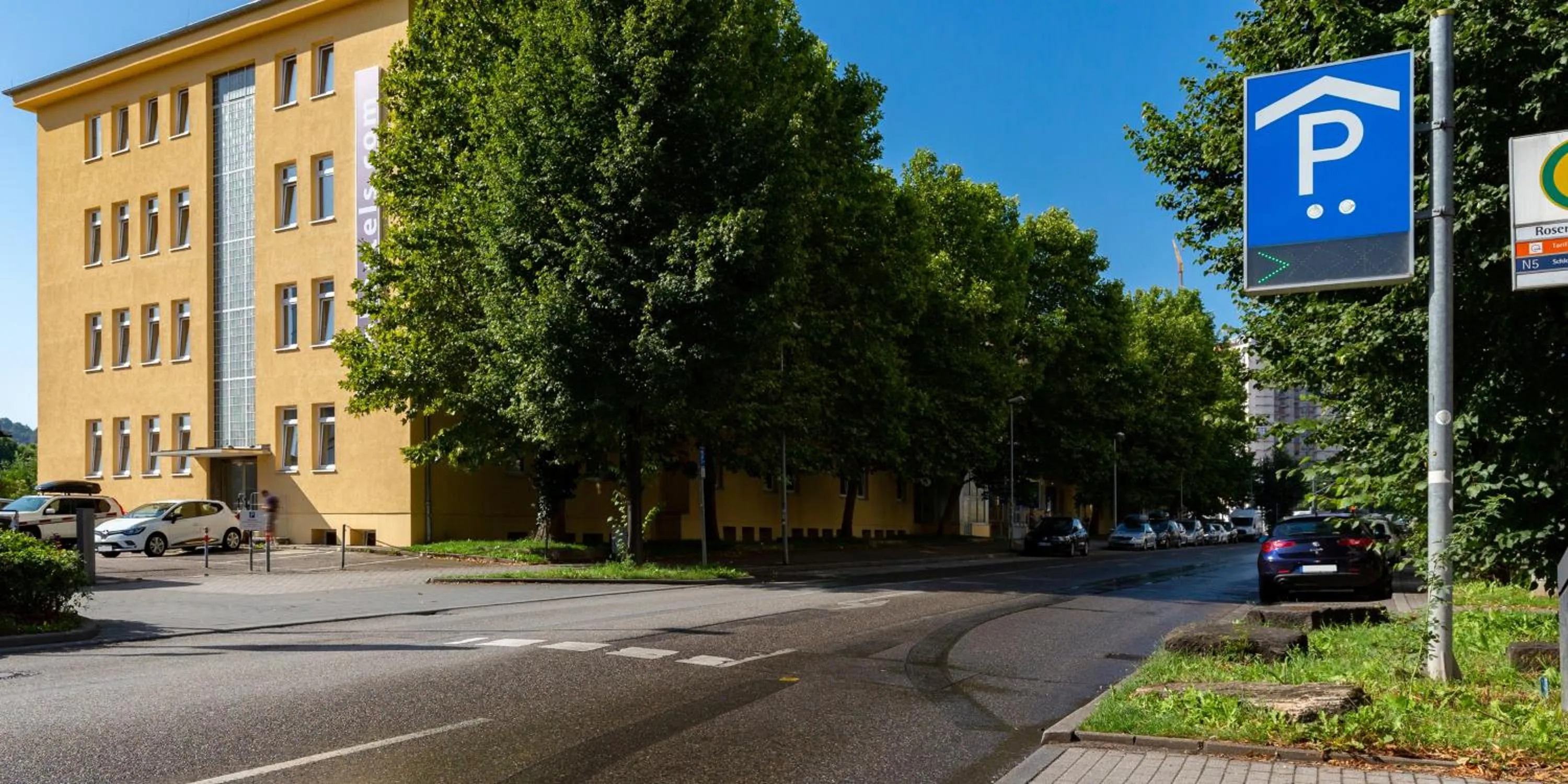 Facade/entrance in a&o Stuttgart City