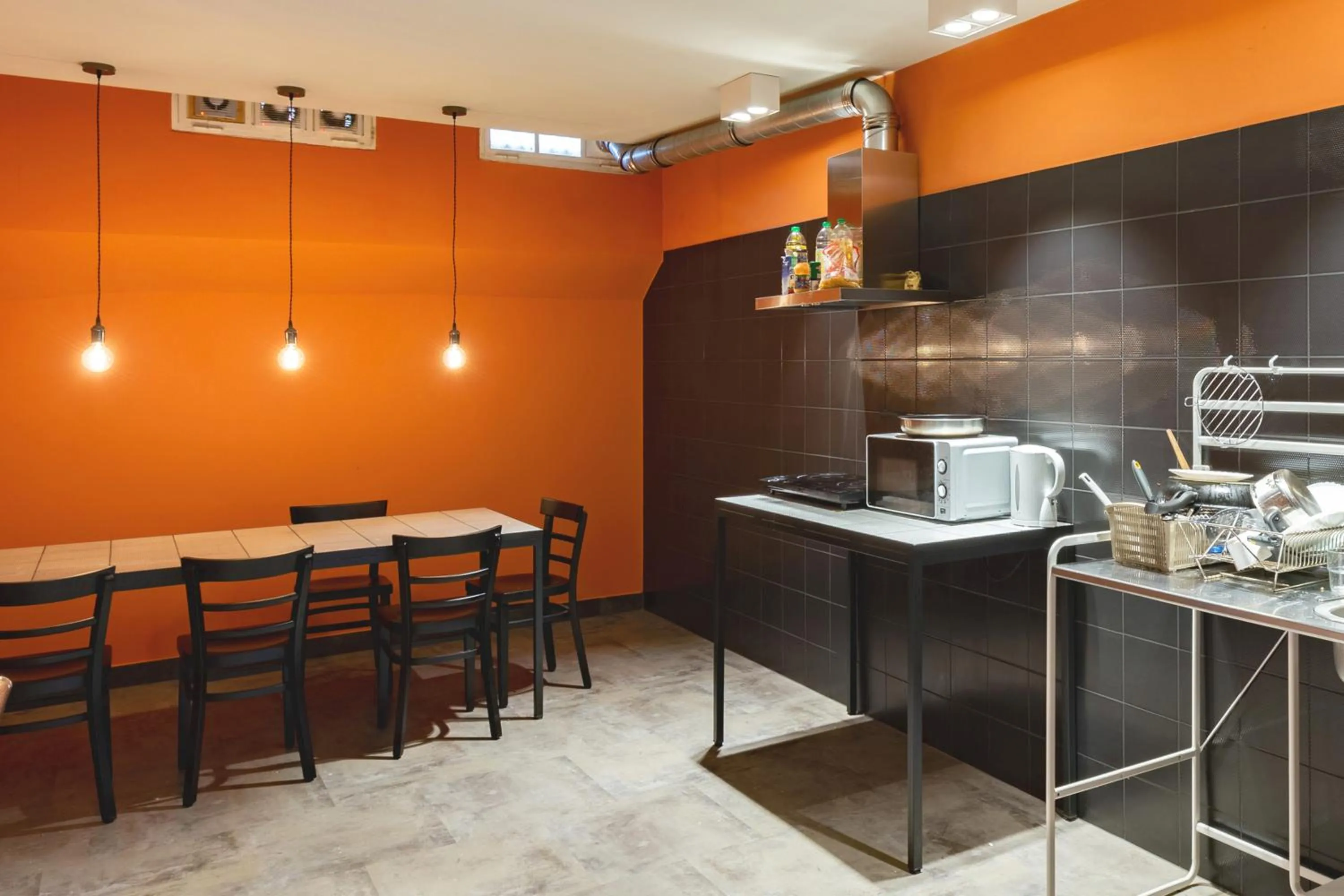 Restaurant/places to eat in a&o Stuttgart City