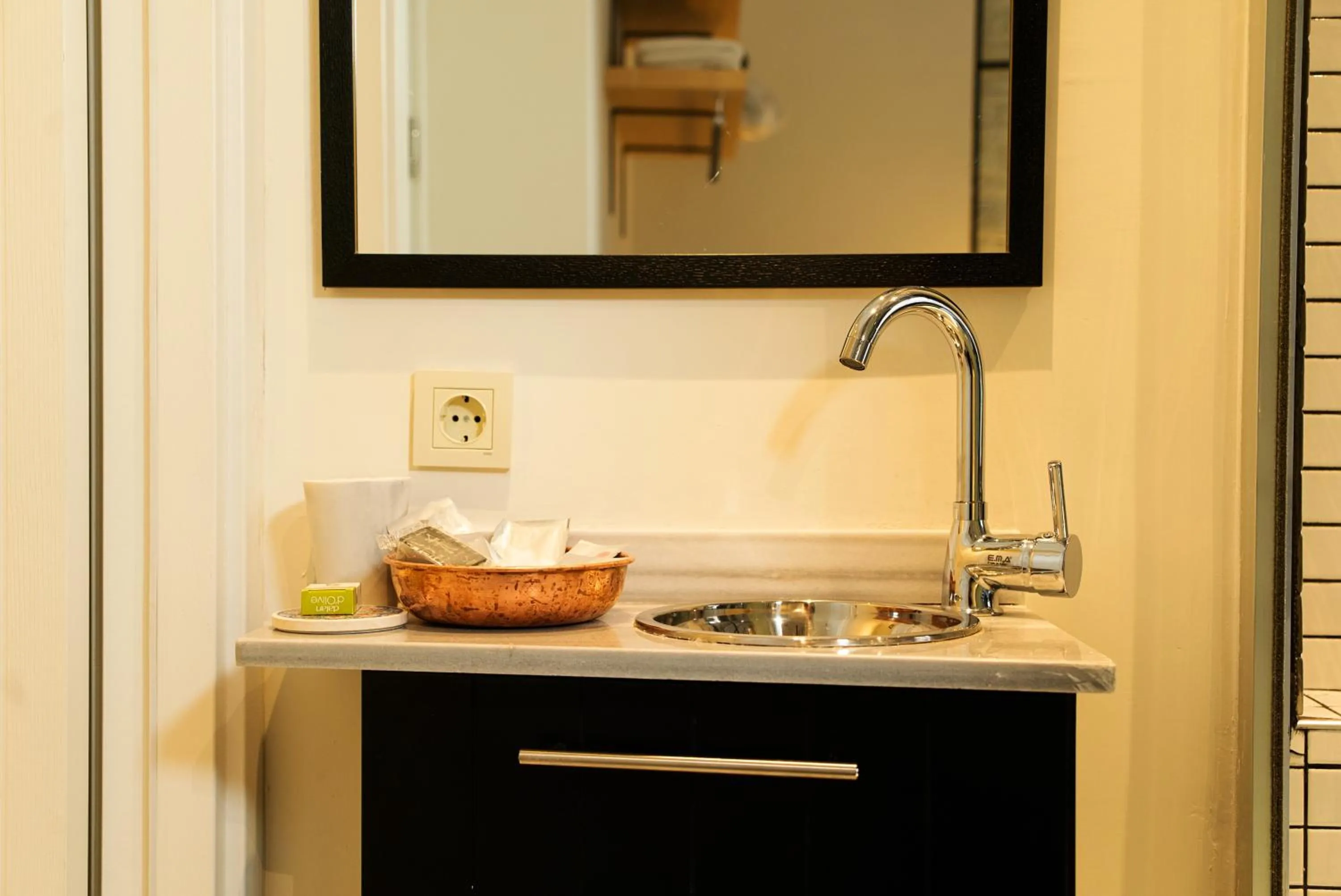 Bathroom in Magnova Studios