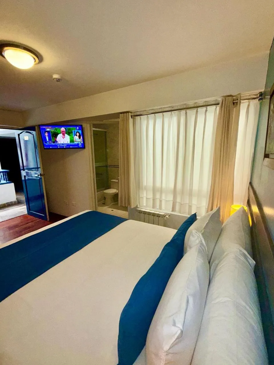 Communal lounge/ TV room, Bed in Wayqey Hotel