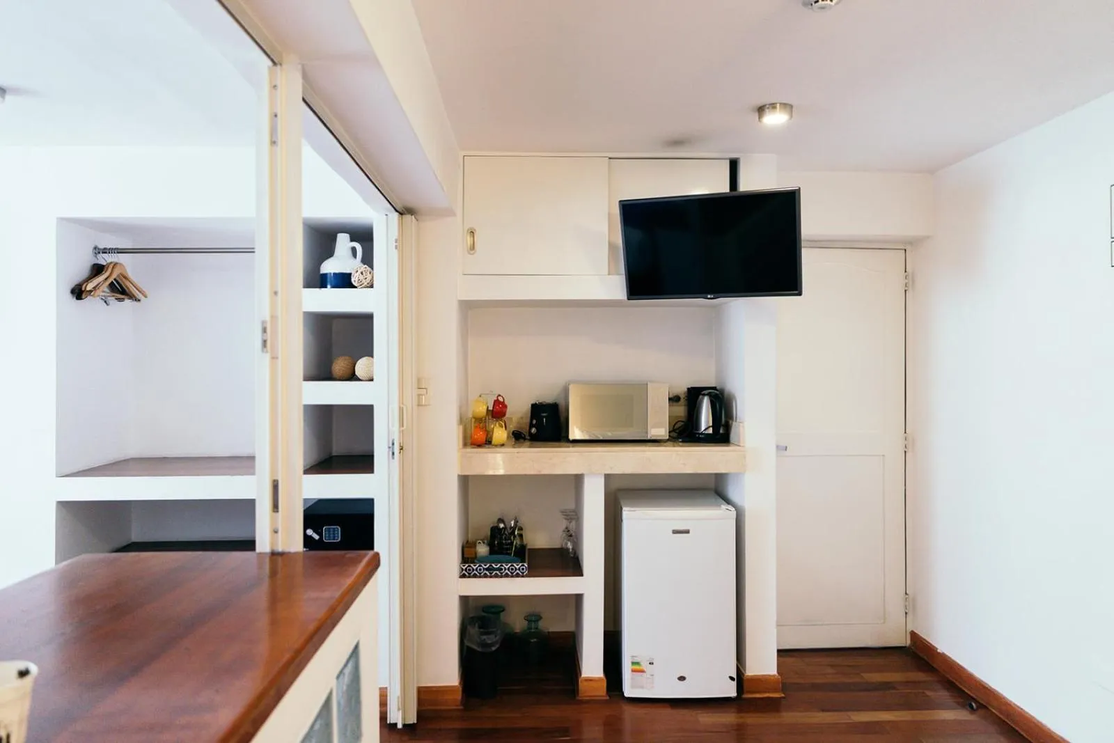 Coffee/tea facilities in Wayqey Hotel