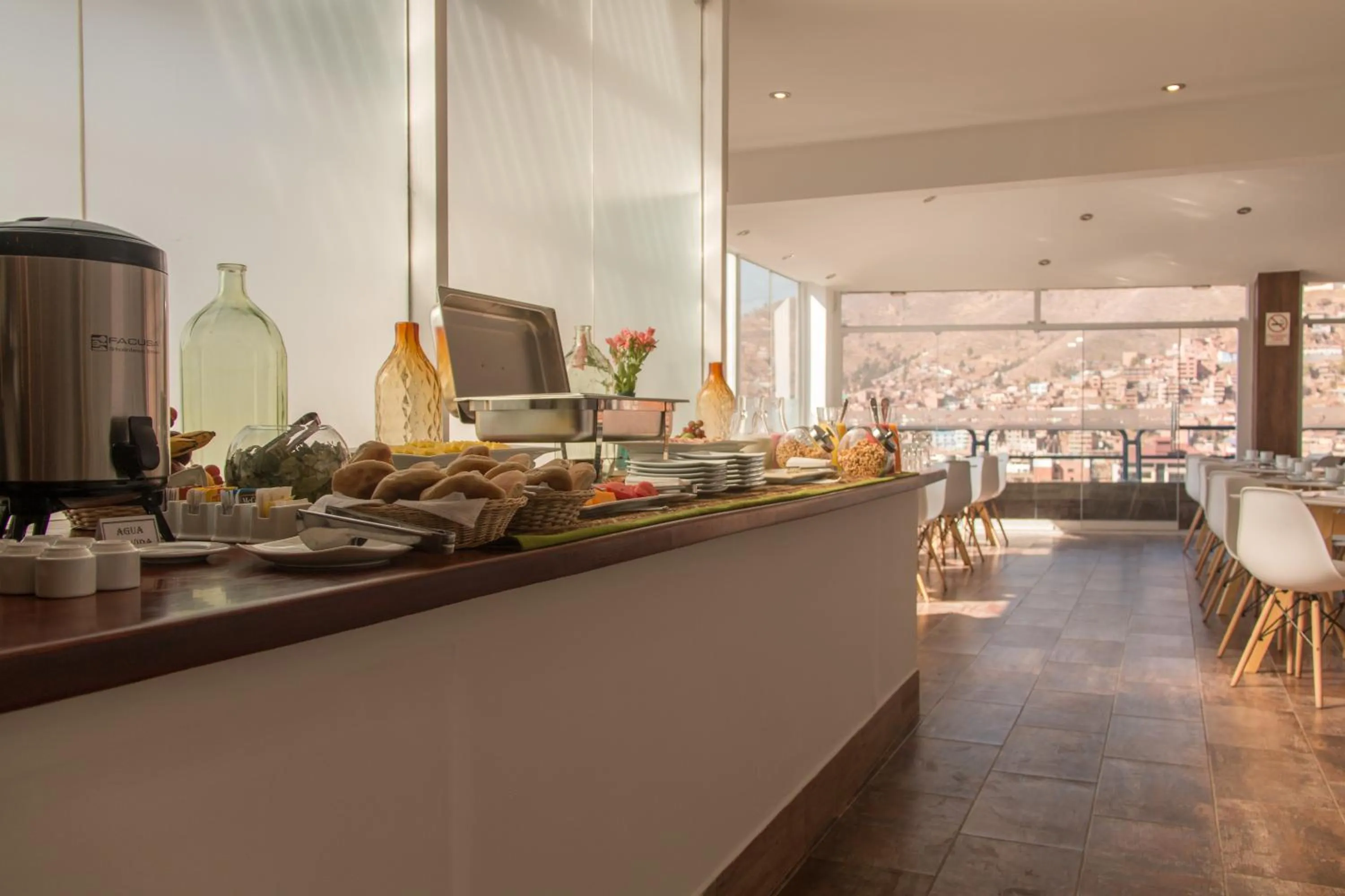 Restaurant/places to eat in Wayqey Hotel