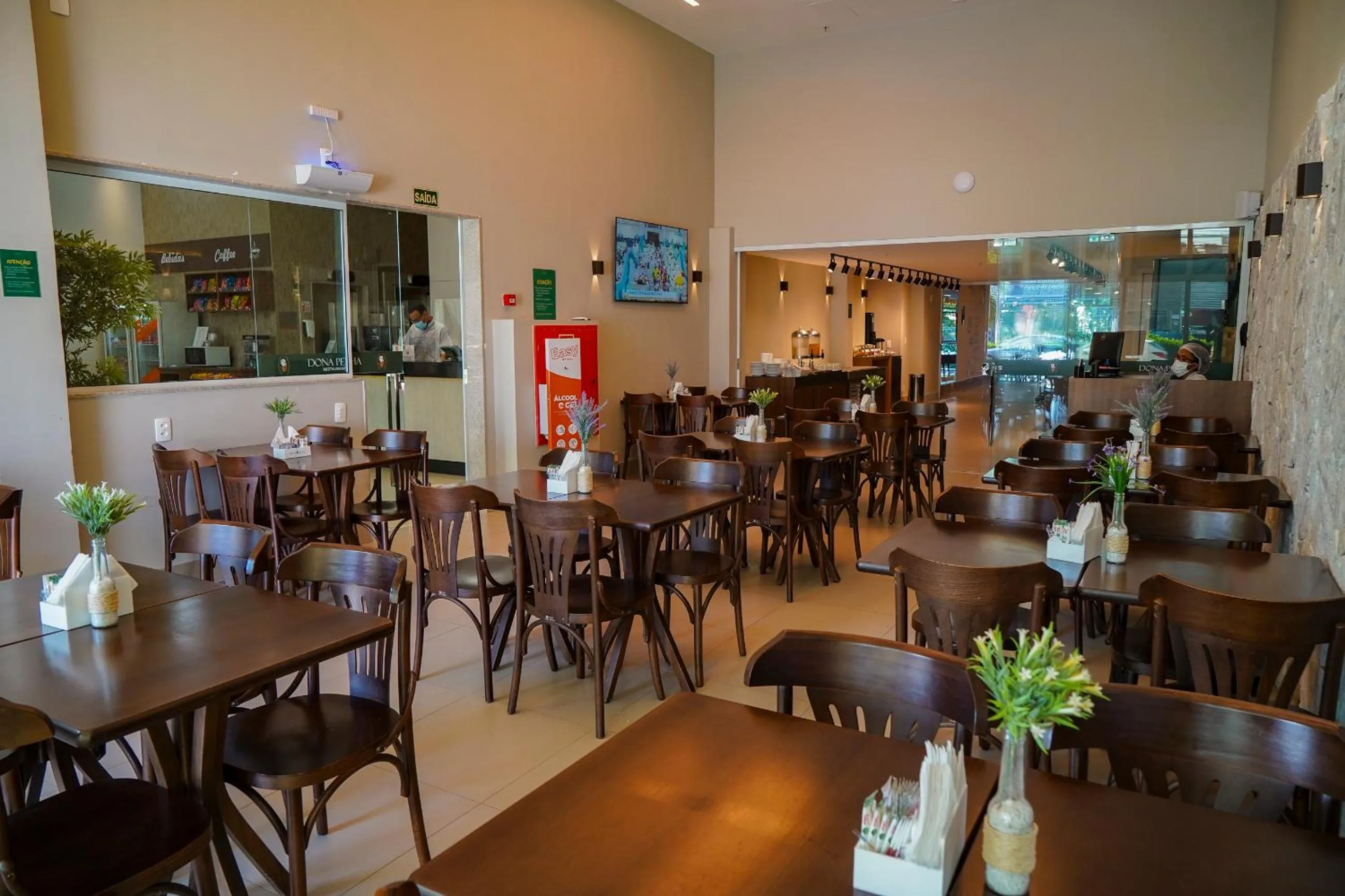 Restaurant/places to eat in Transamerica Fit Vitória Reta da Penha