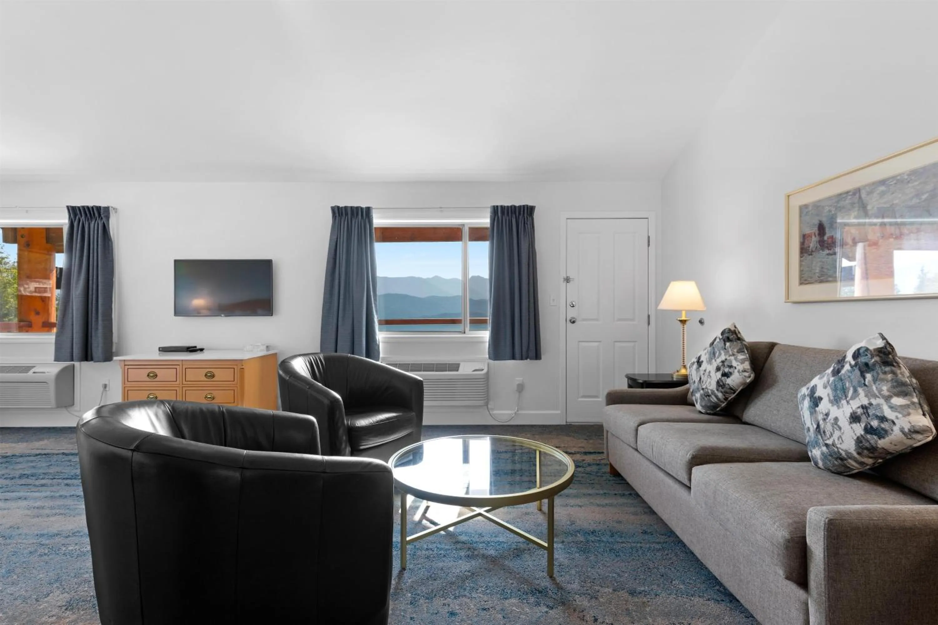 Photo of the whole room in Kootenay Lakeview Resort BW Signature Collection