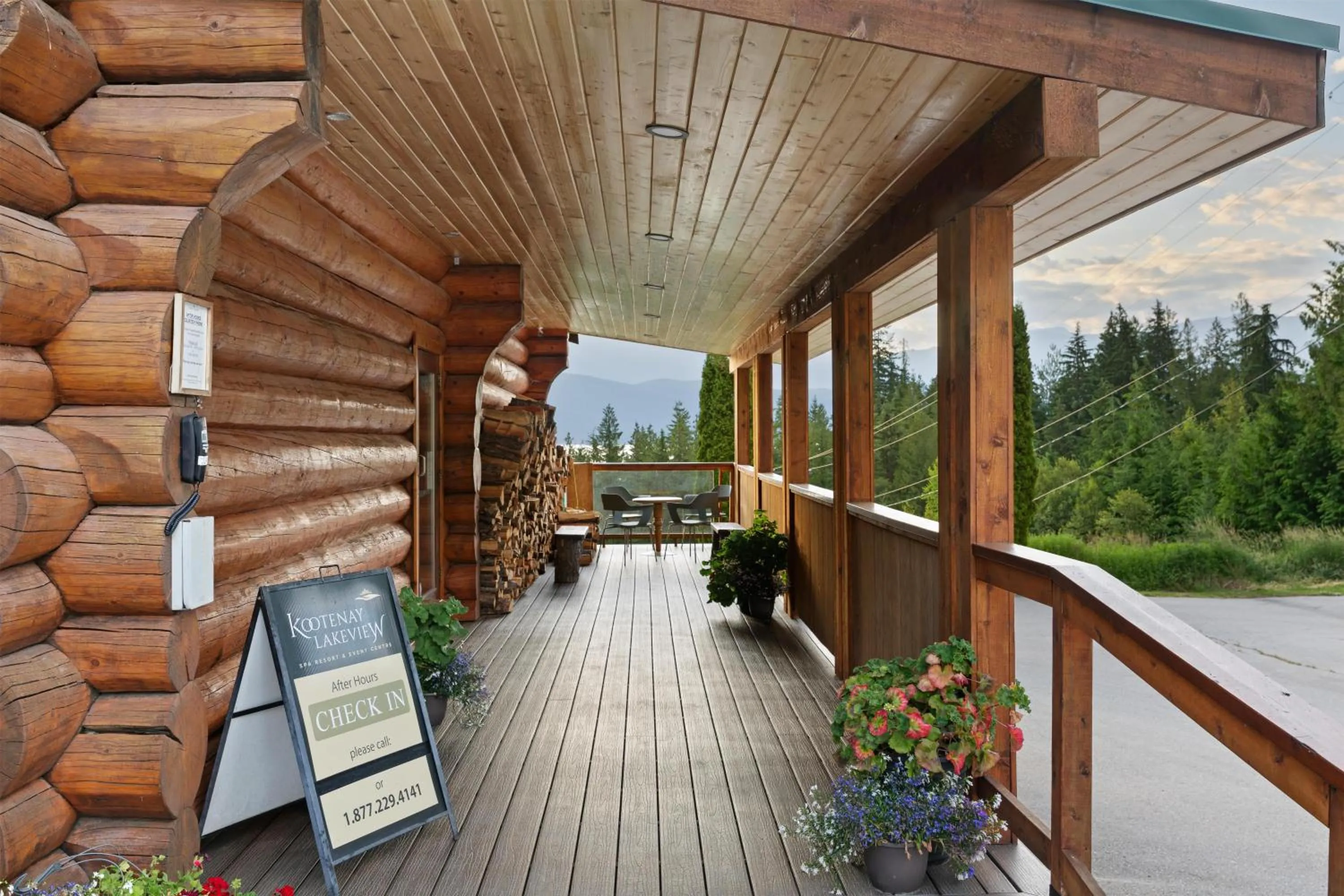 Property building in Kootenay Lakeview Resort BW Signature Collection