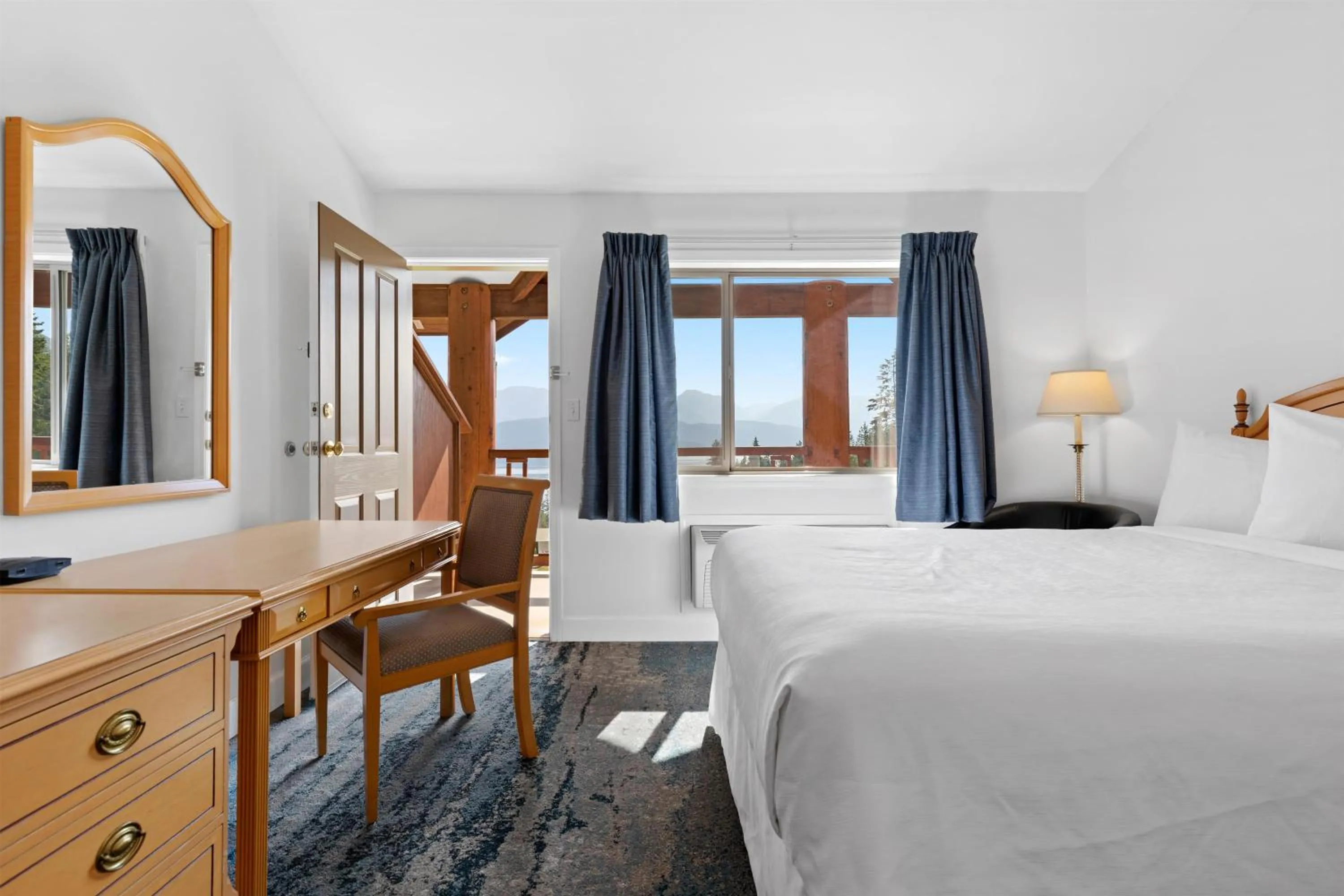 Bedroom, Bed in Kootenay Lakeview Resort BW Signature Collection