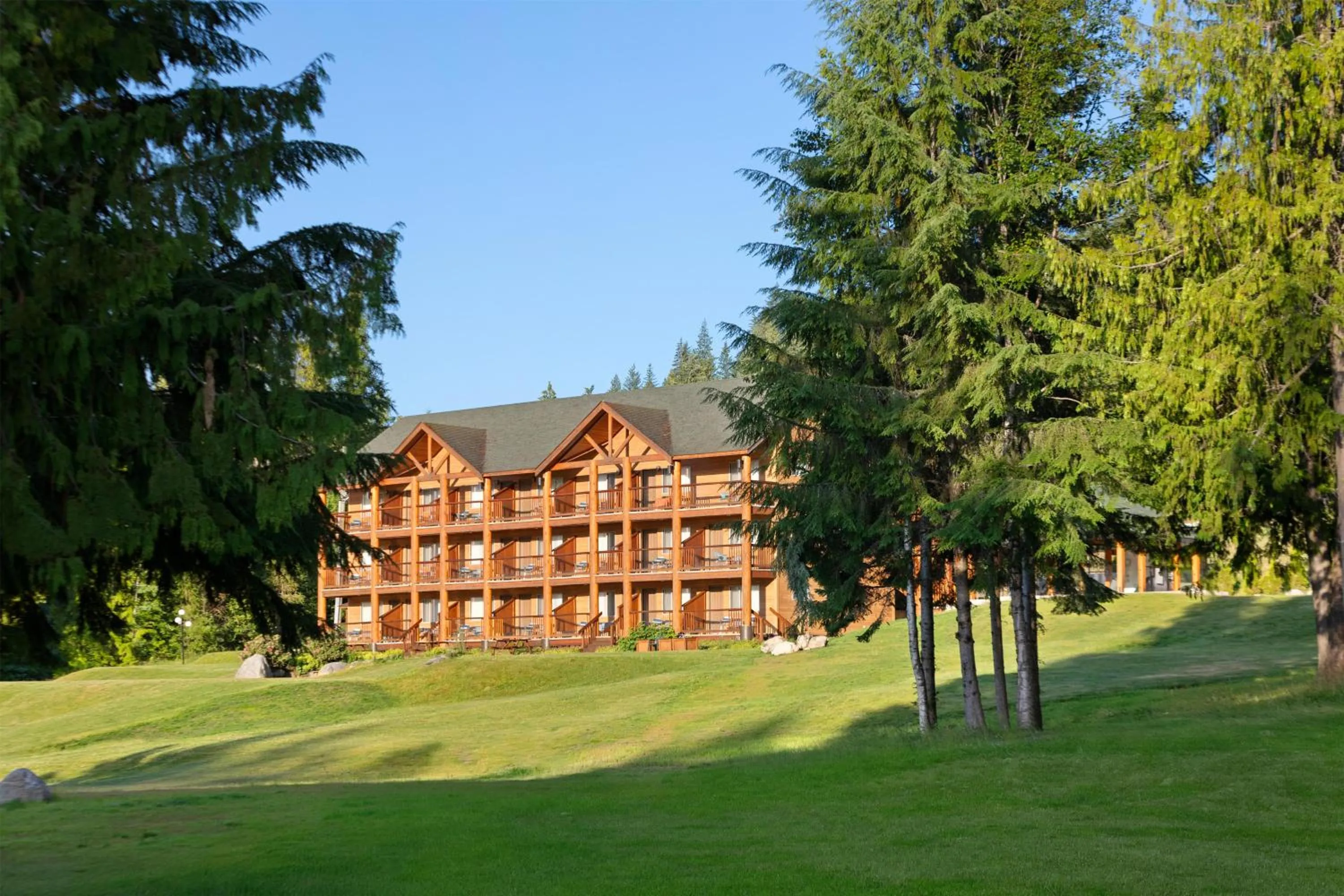 Property building in Kootenay Lakeview Resort BW Signature Collection