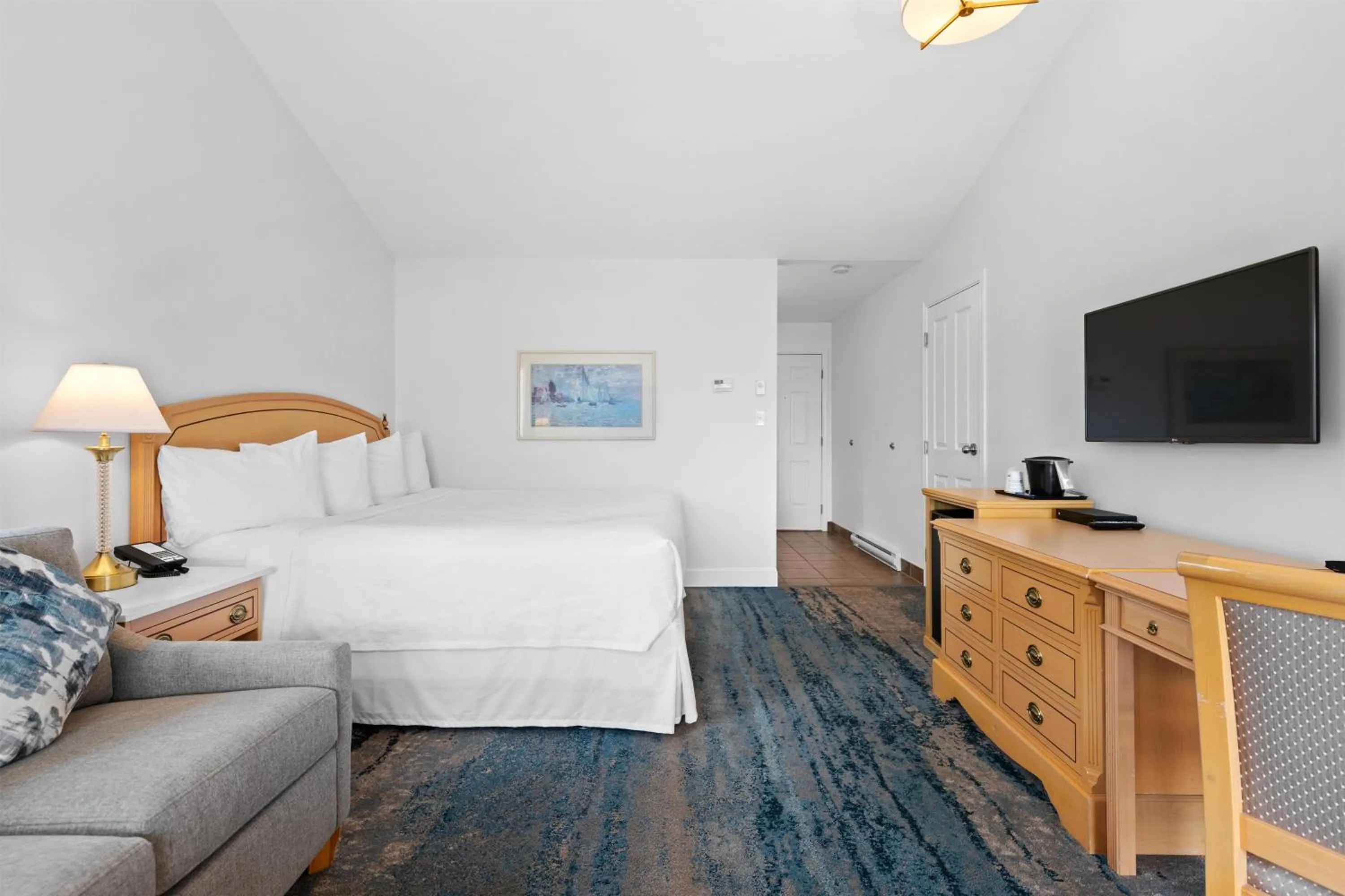 Bedroom, Bed in Kootenay Lakeview Resort BW Signature Collection