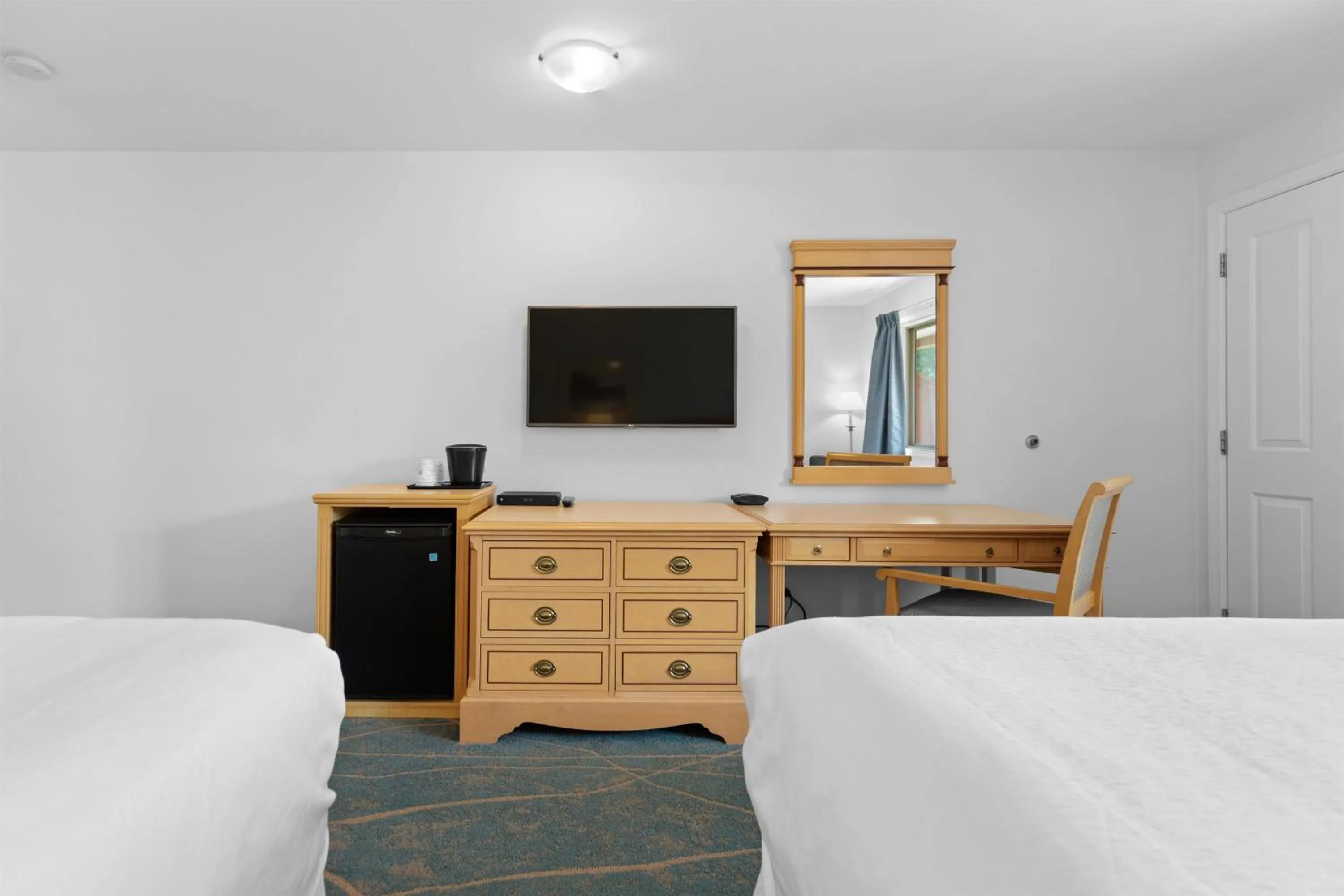 Bedroom, Bed in Kootenay Lakeview Resort BW Signature Collection