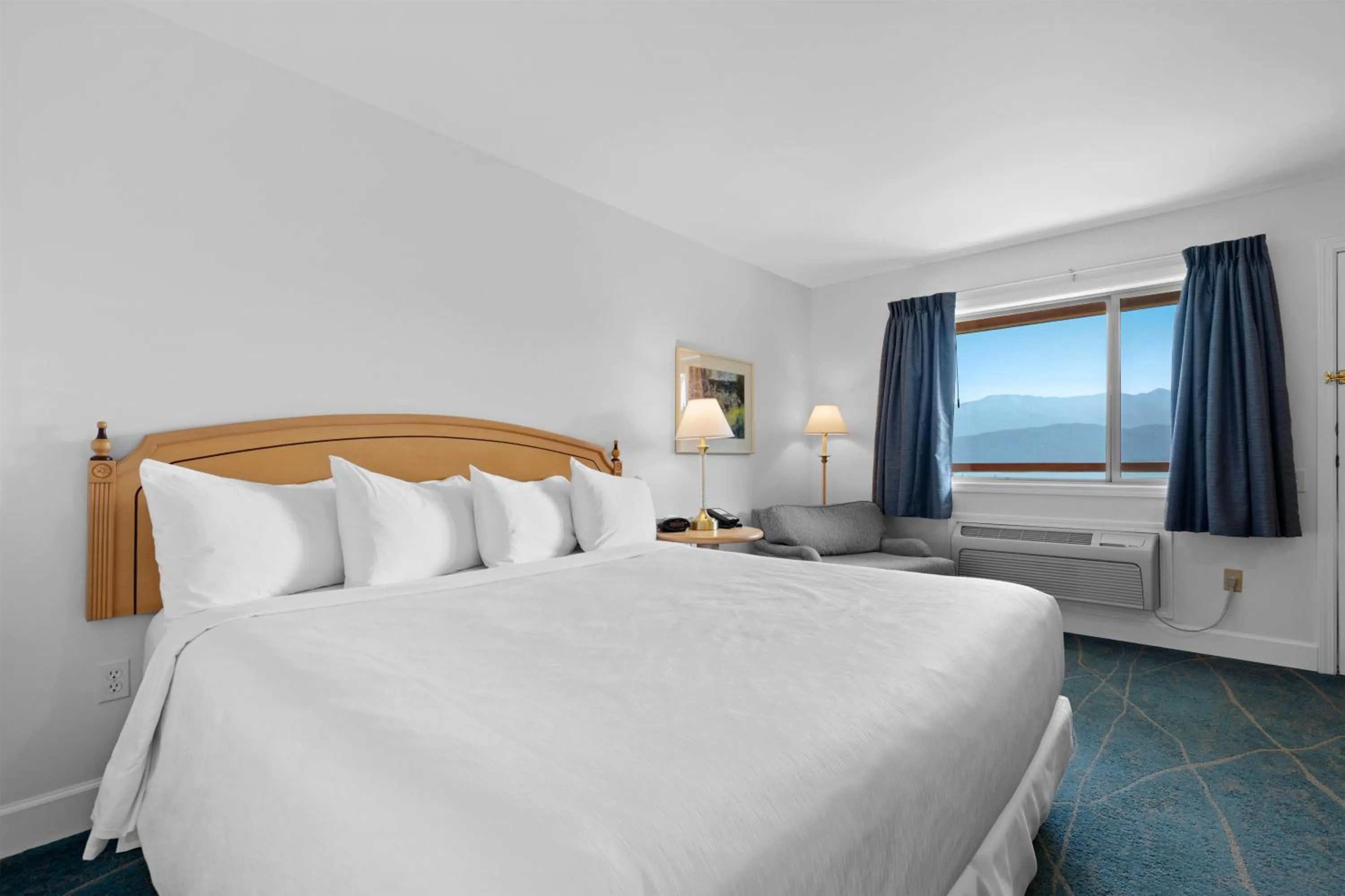 Bedroom, Bed in Kootenay Lakeview Resort BW Signature Collection