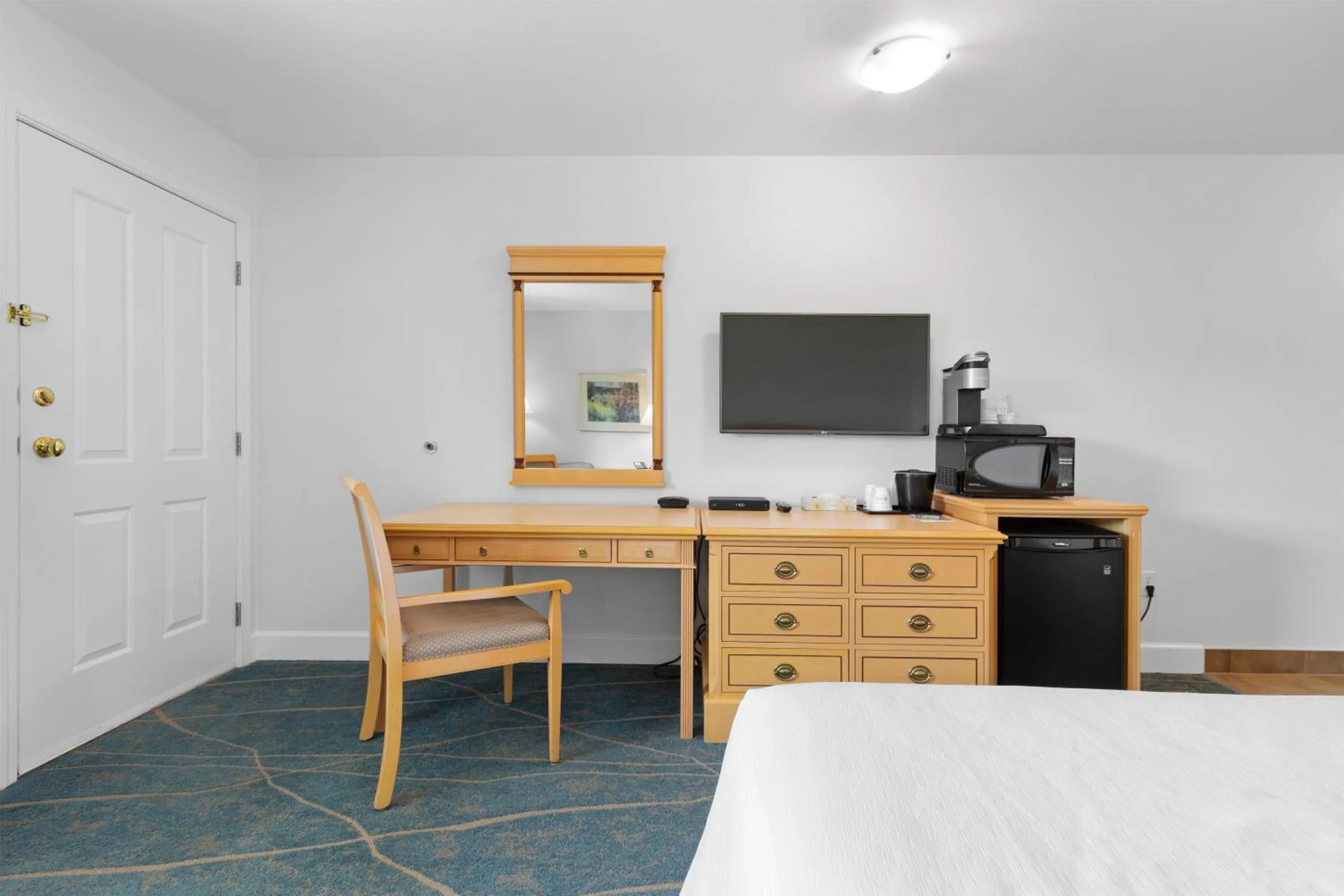 Bedroom, Bed in Kootenay Lakeview Resort BW Signature Collection