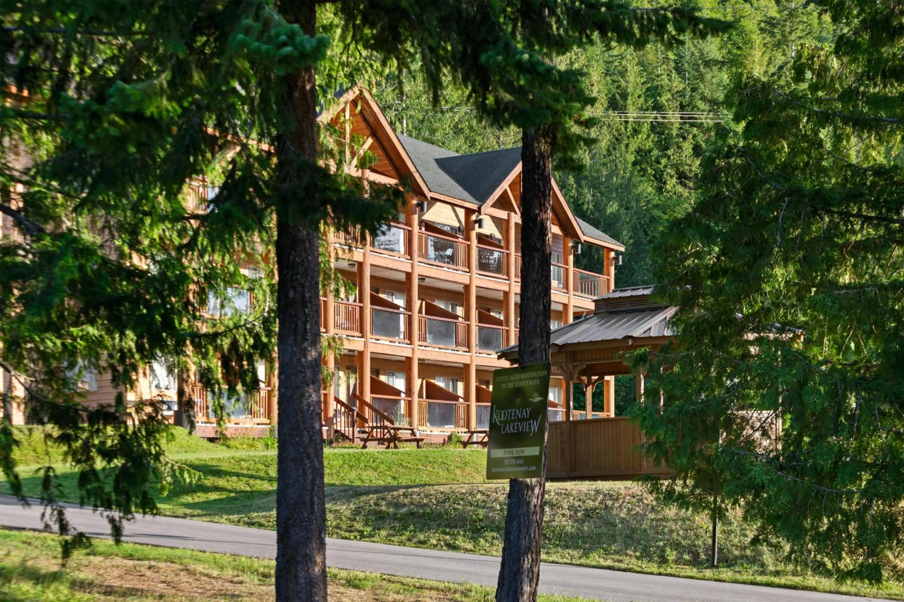 Property building in Kootenay Lakeview Resort BW Signature Collection
