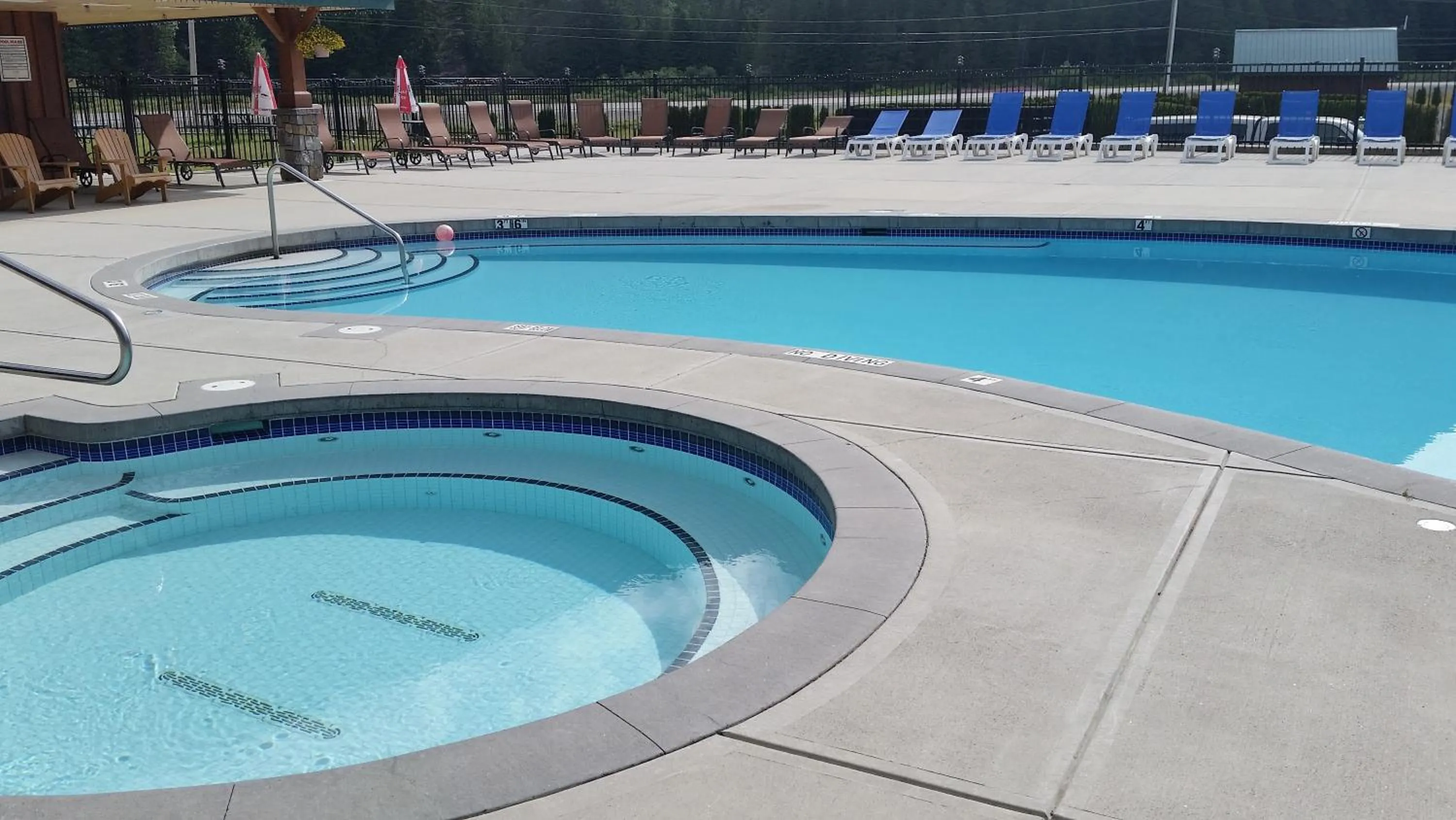 Hot Tub in Sunshine Valley RV Resort and Cabins