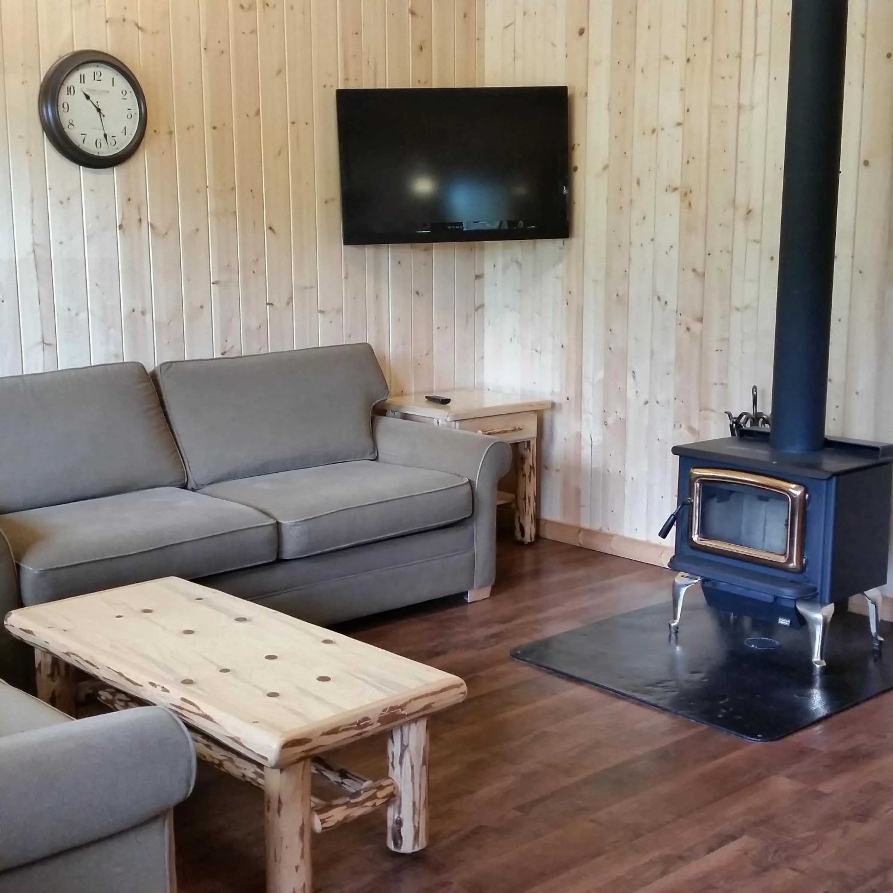 Living room in Sunshine Valley RV Resort and Cabins