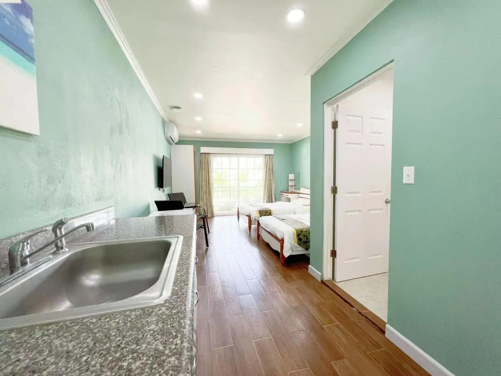 Kitchen or kitchenette, Bed in Beach Garden Hotel