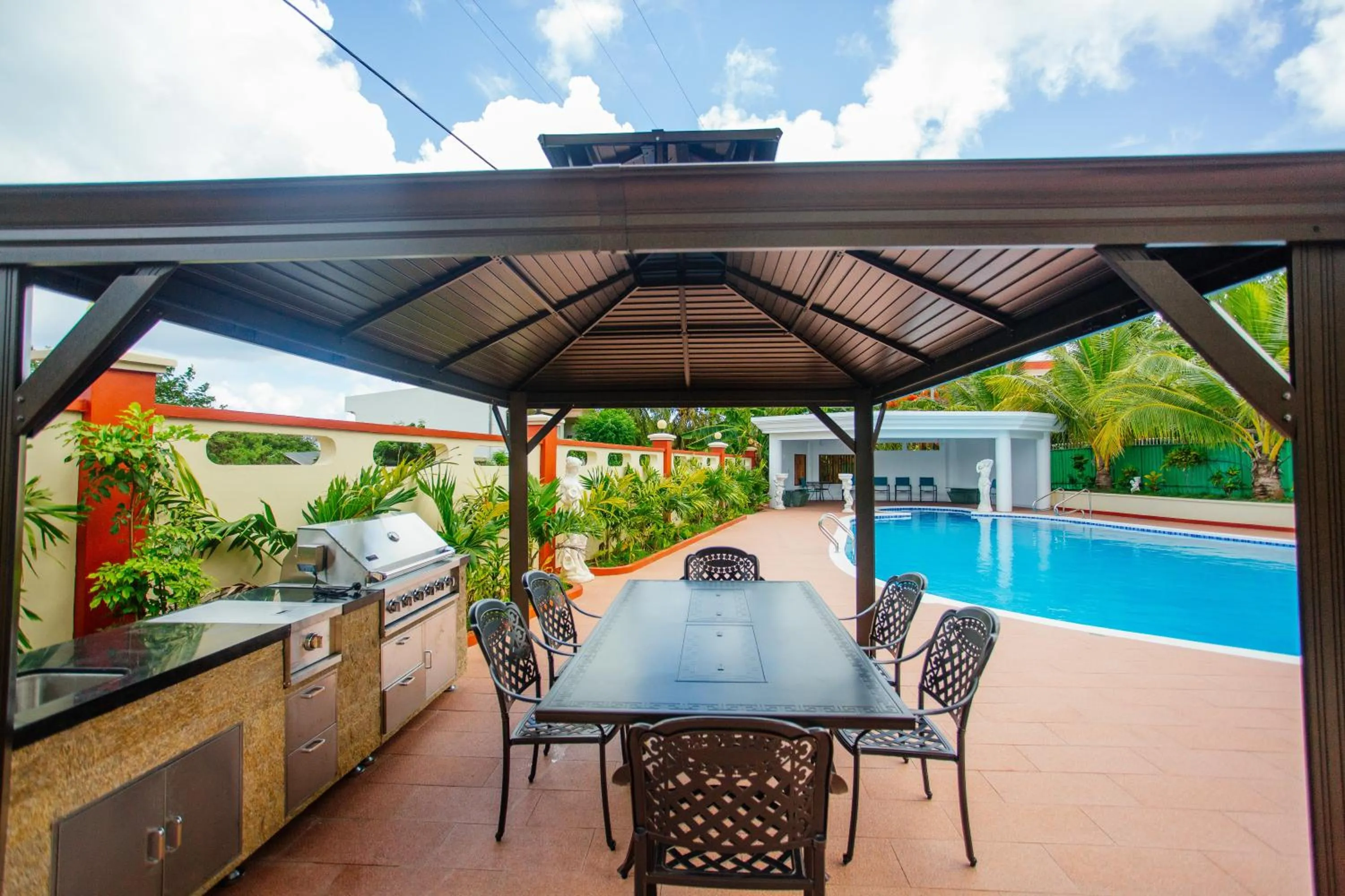 Swimming pool in Beach Garden Hotel
