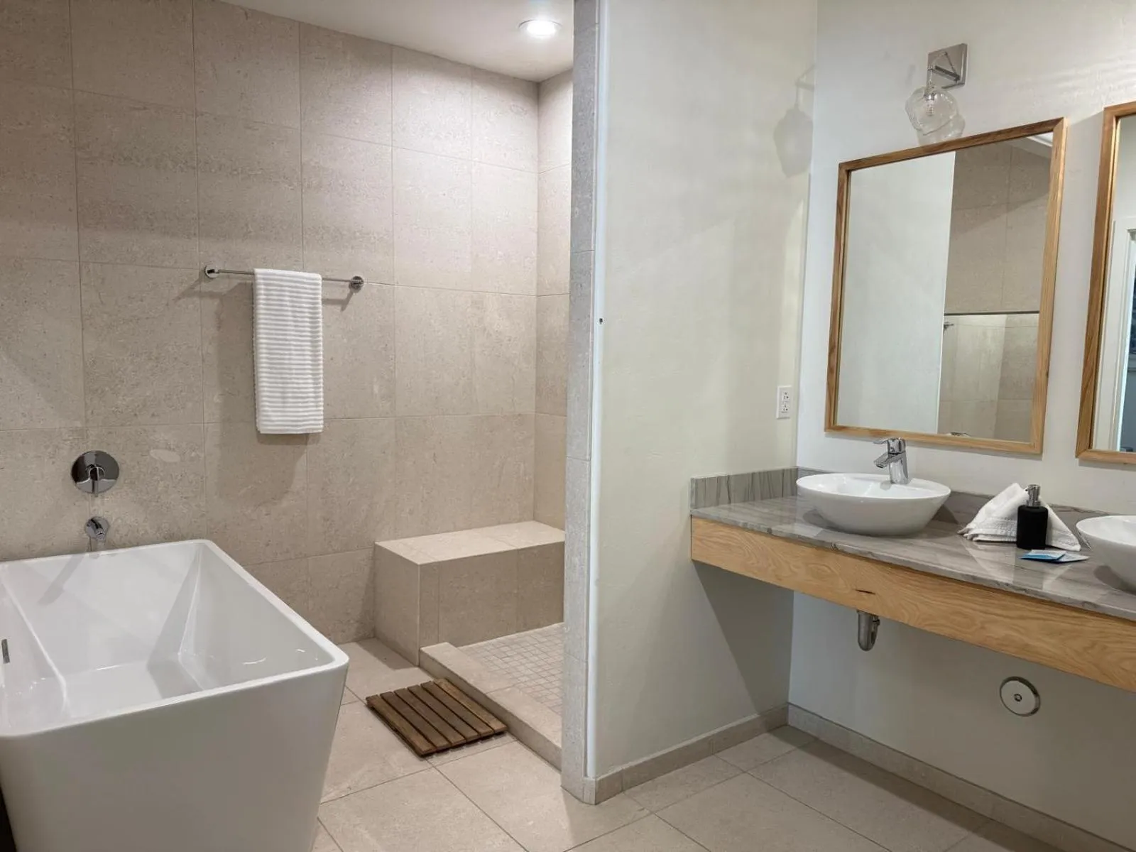 Shower in Unicorn Zebra