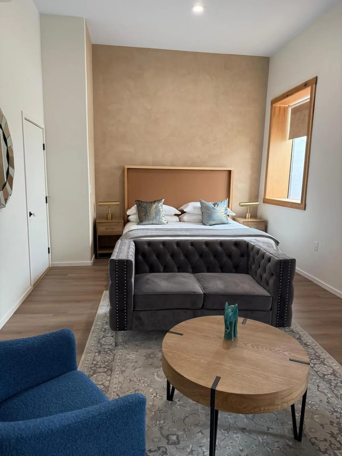 Photo of the whole room, Bed in Unicorn Zebra