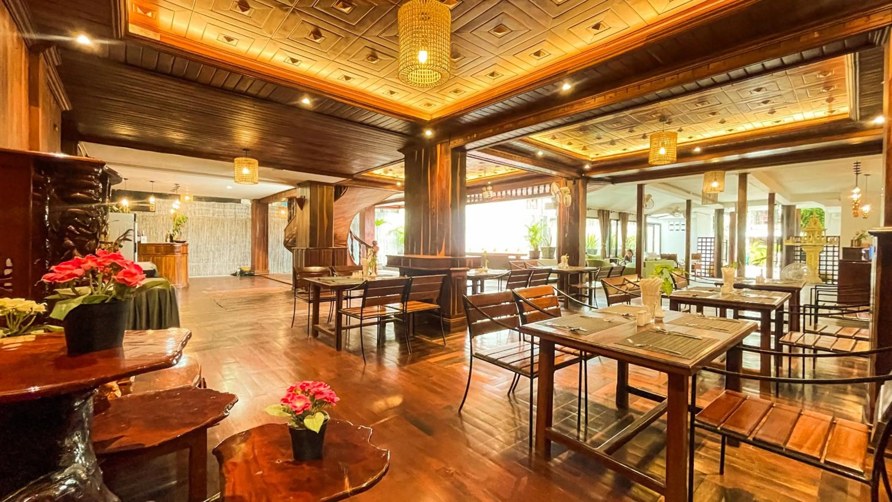 Restaurant/places to eat in Hima Boutique