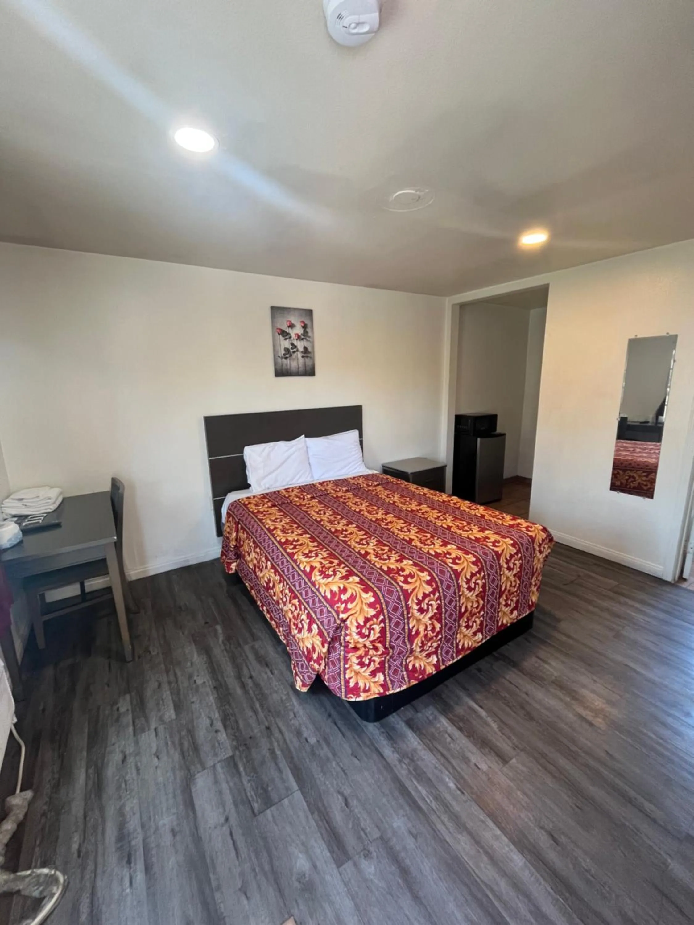 Bedroom, Bed in World Motel