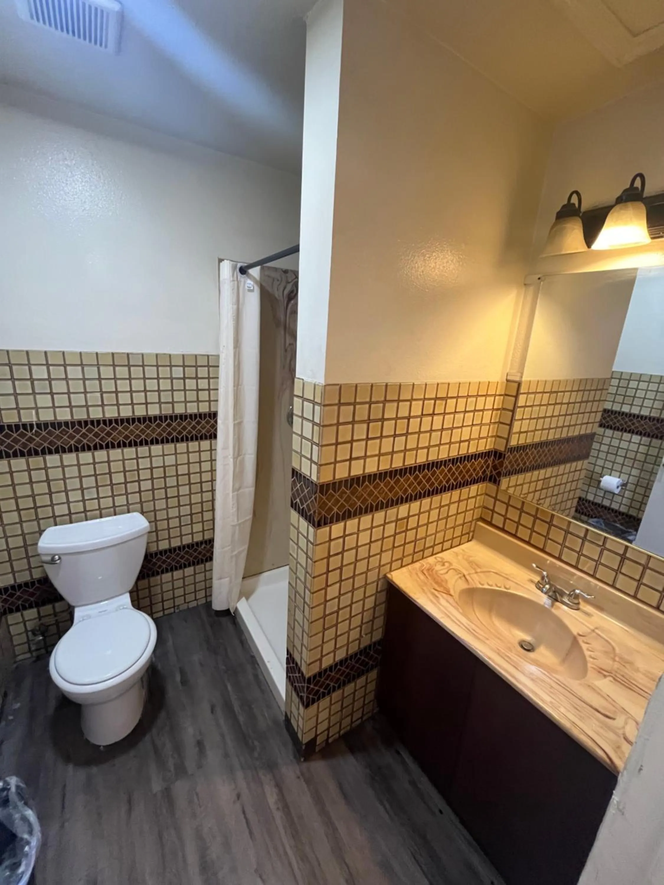 Shower in World Motel