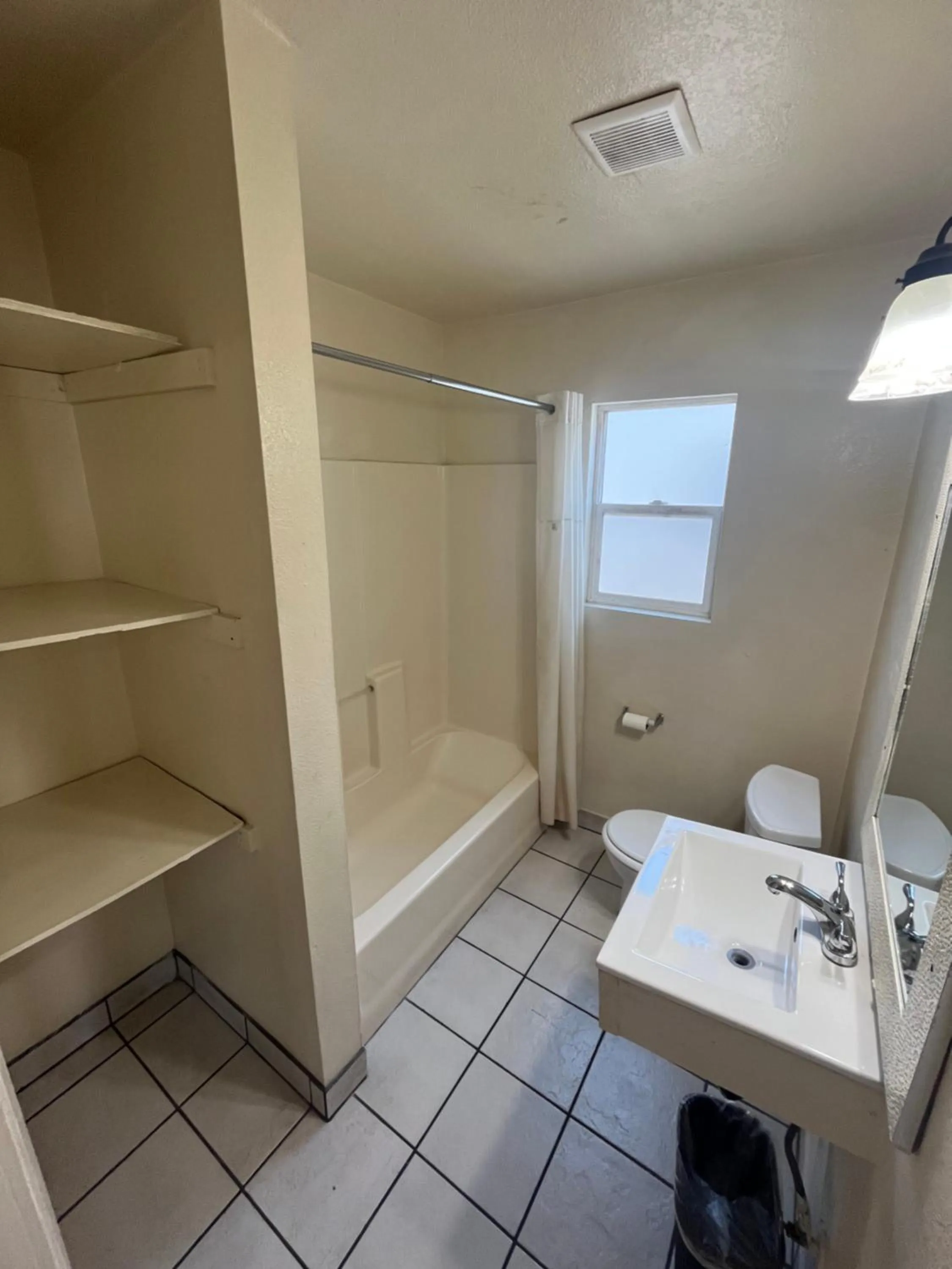 Shower in World Motel