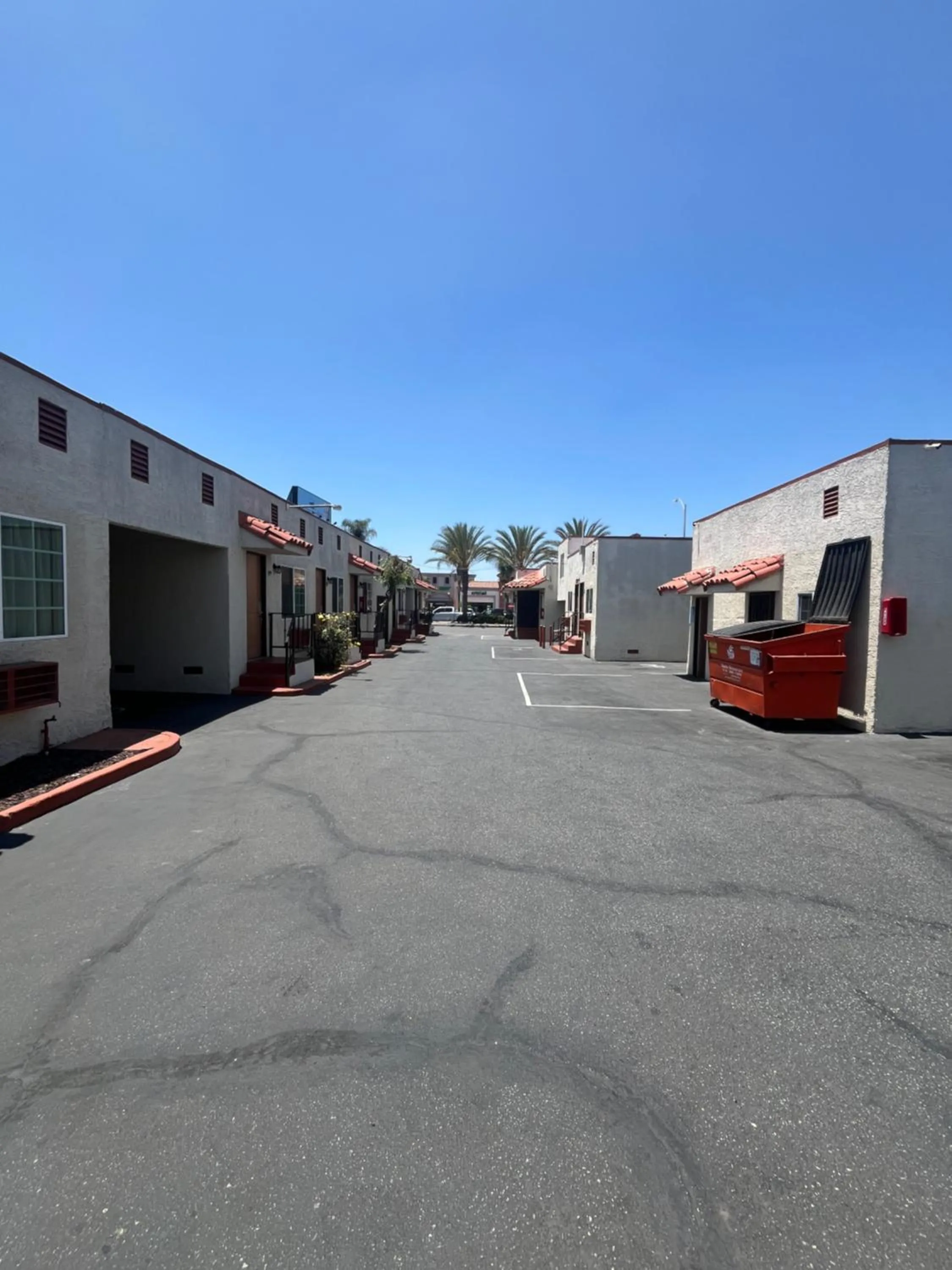 Parking in World Motel