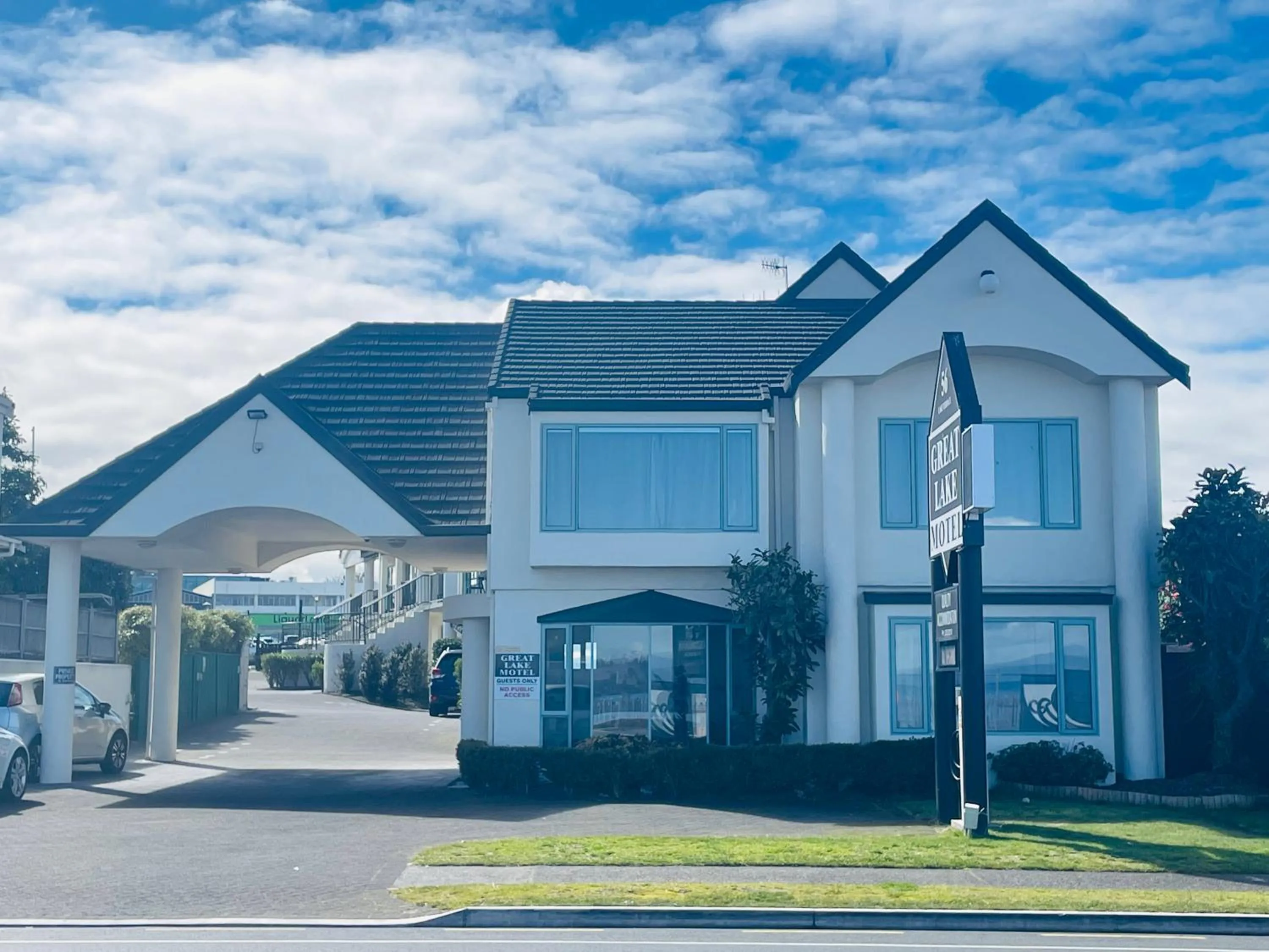 Property building in Great Lake Motel Taupo