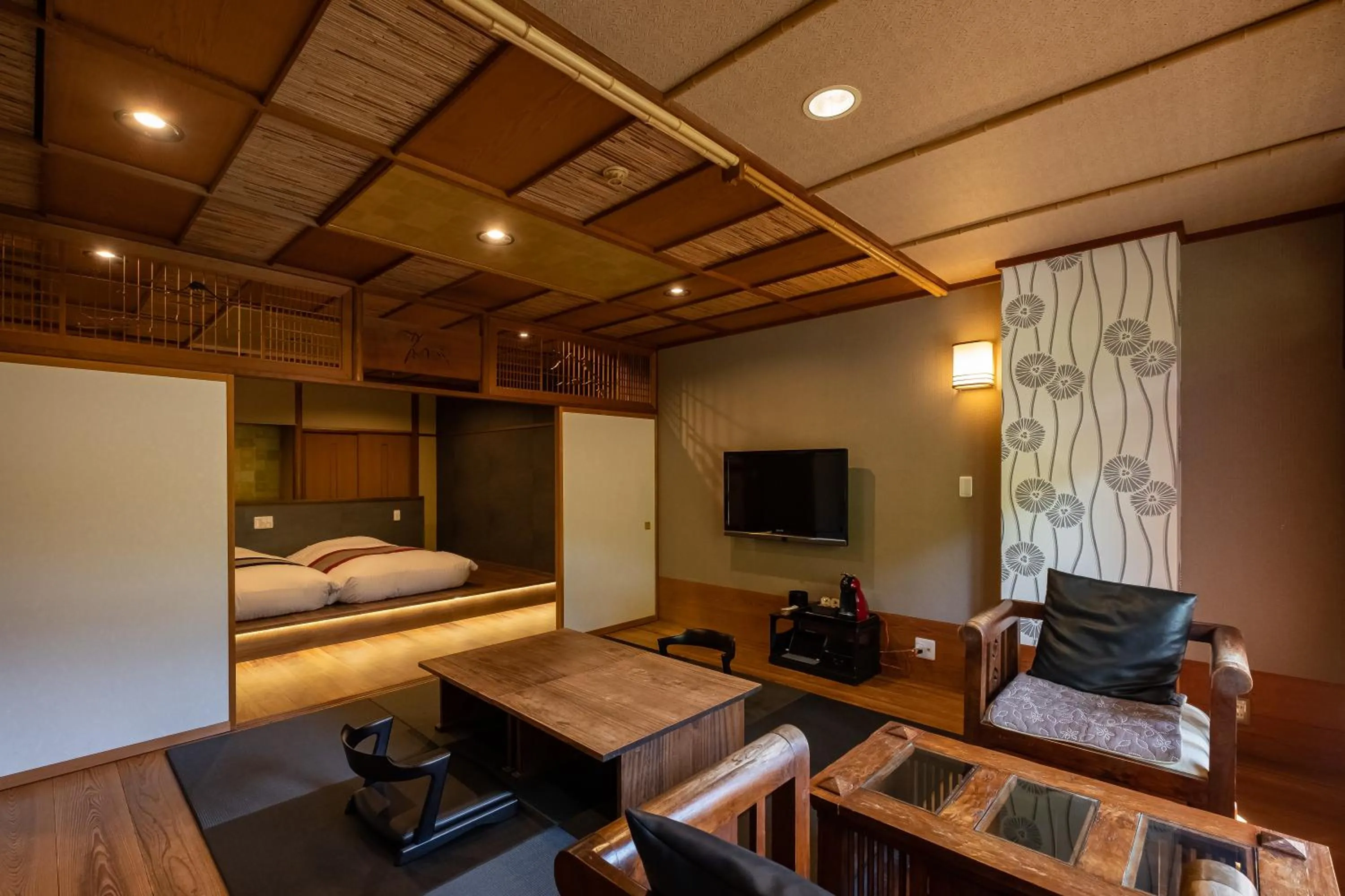 Photo of the whole room, Bed in Hakuunsou
