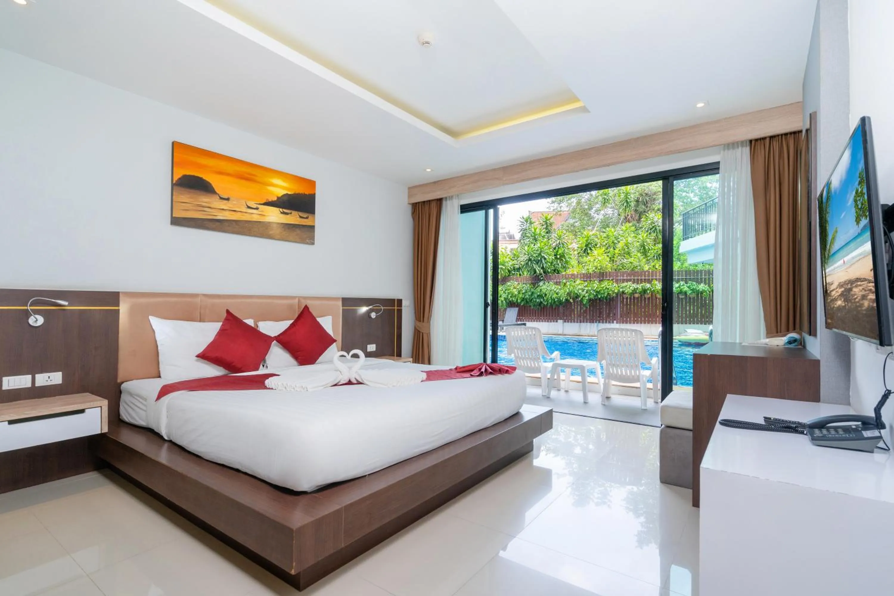 Photo of the whole room, Bed in Paripas Patong Resort
