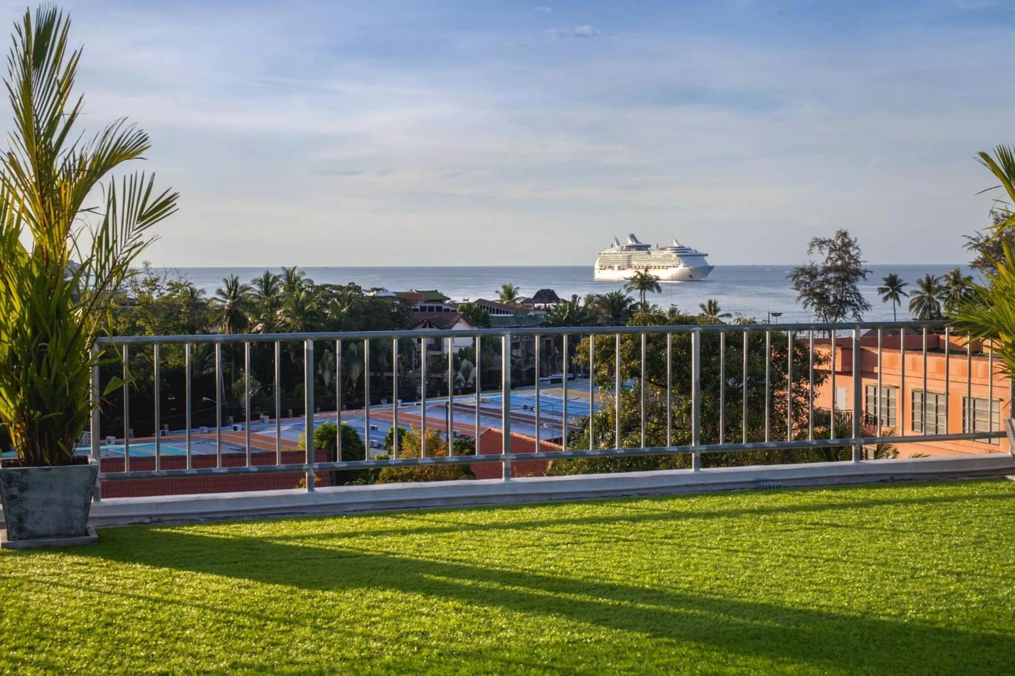 Sea view in Paripas Patong Resort