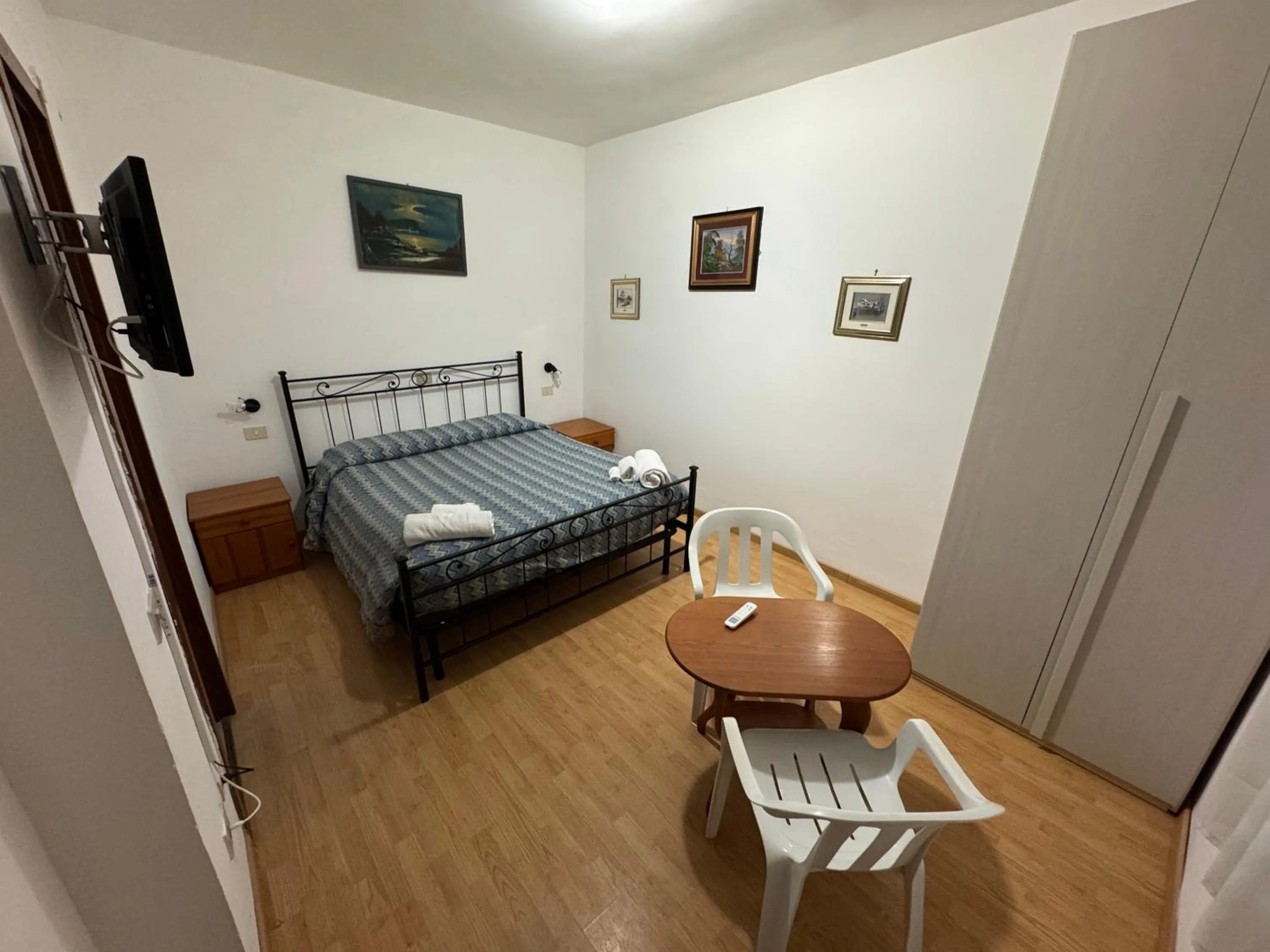 Bed in Hotel Paradiso