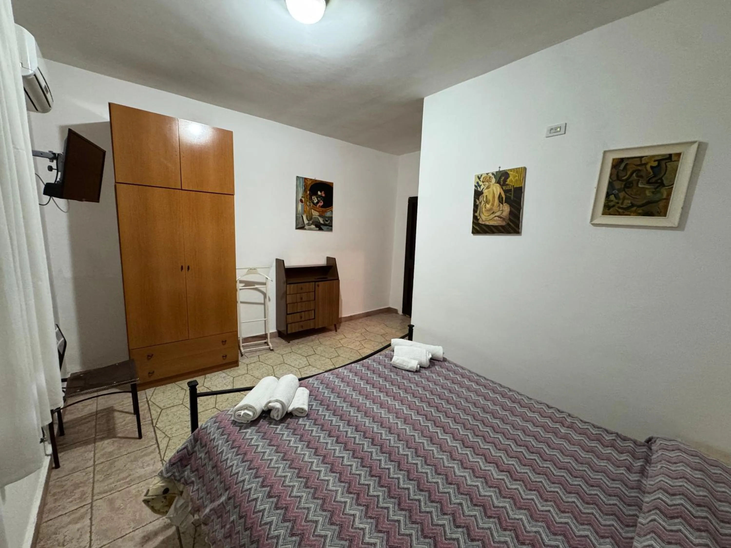 Bed in Hotel Paradiso