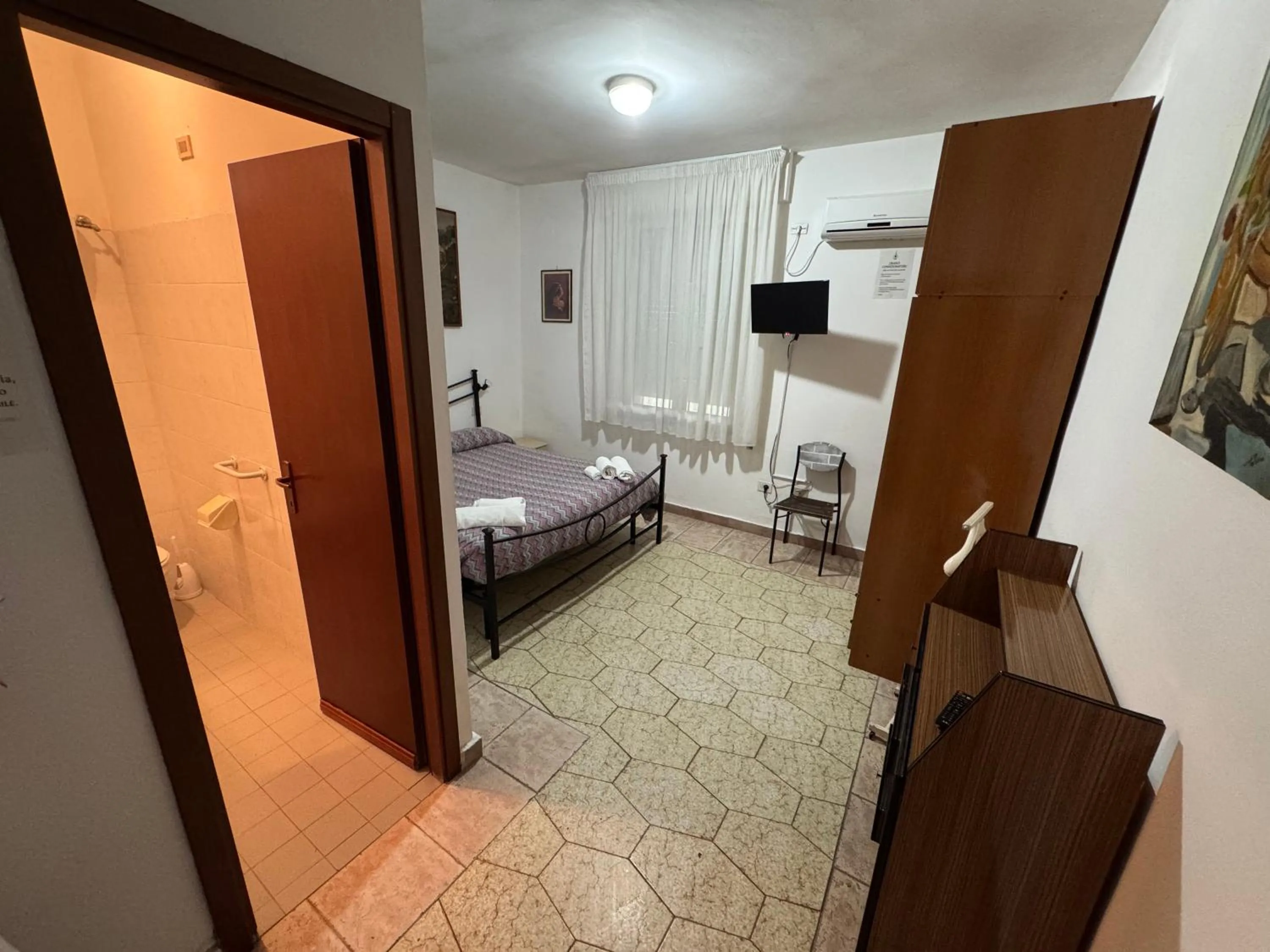 Bed in Hotel Paradiso