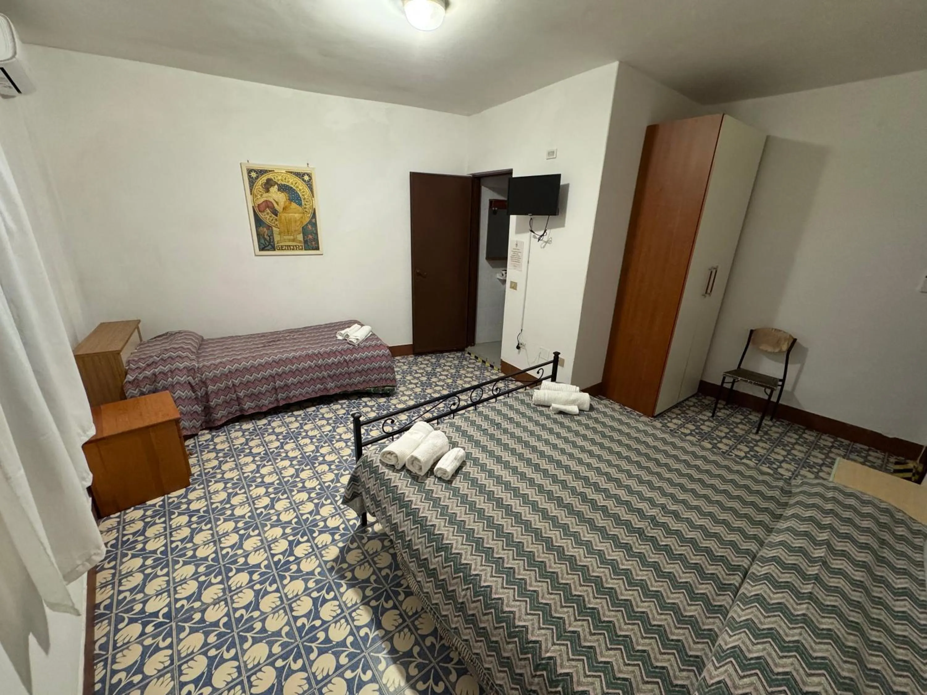 Bed in Hotel Paradiso