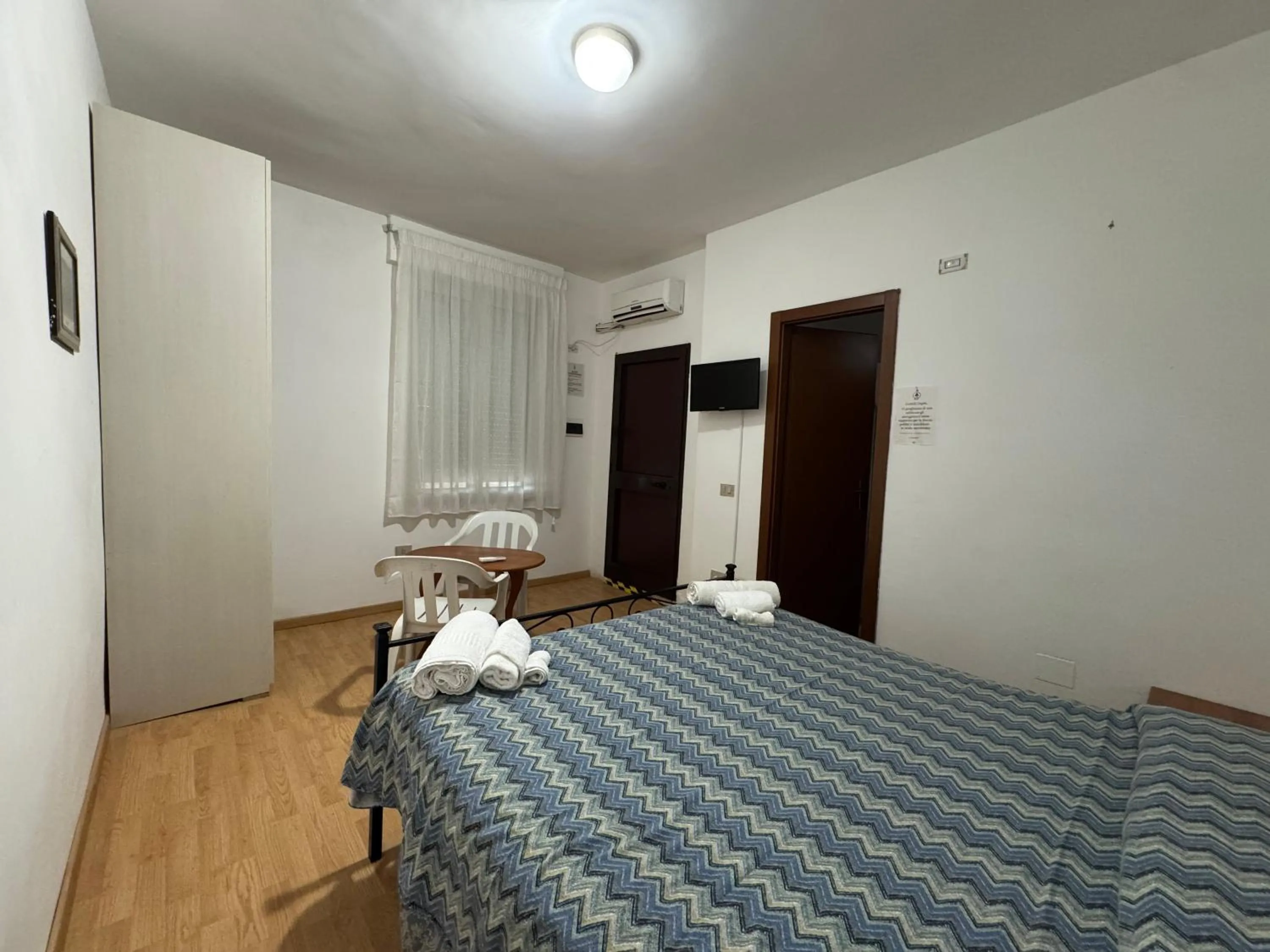 Bed in Hotel Paradiso