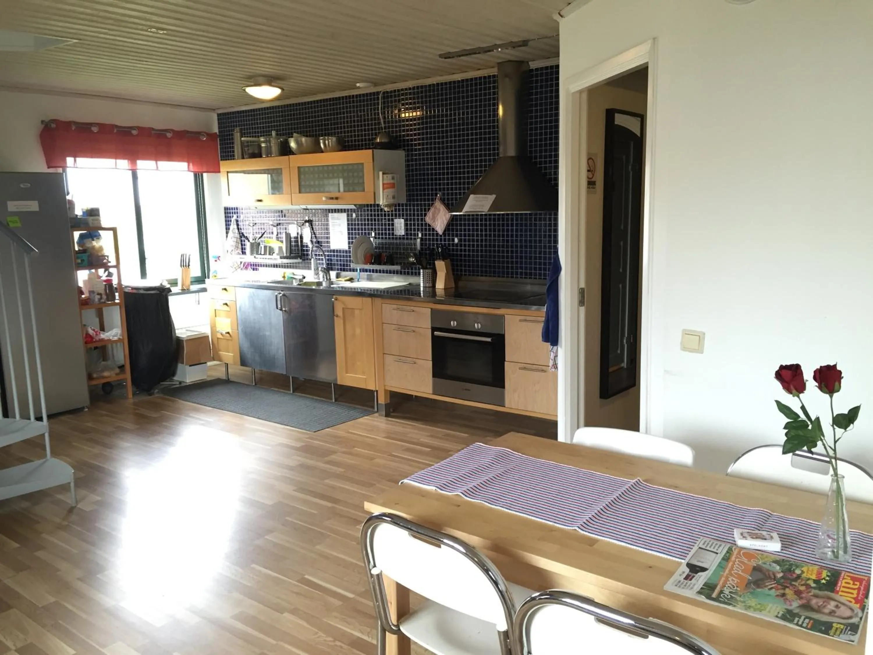 Communal kitchen in Bruksparkens Hostel