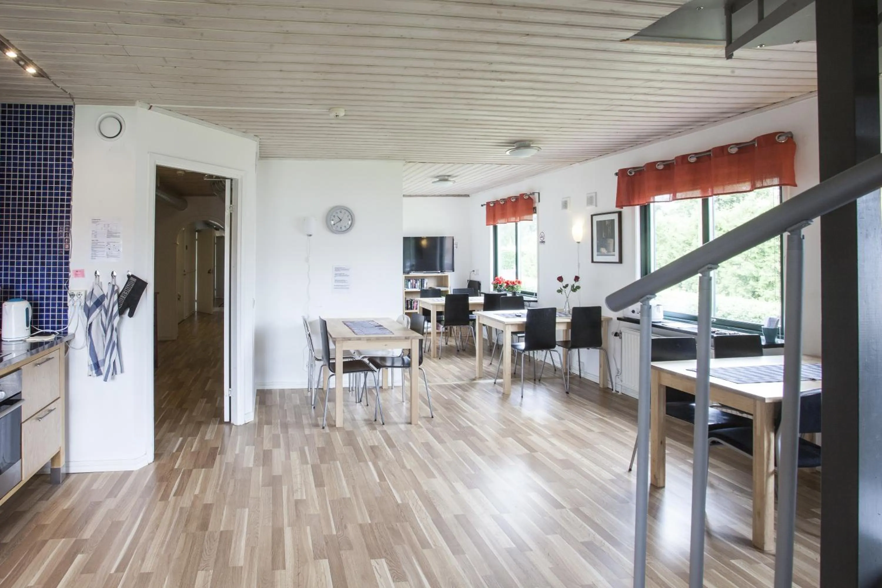 Communal kitchen in Bruksparkens Hostel