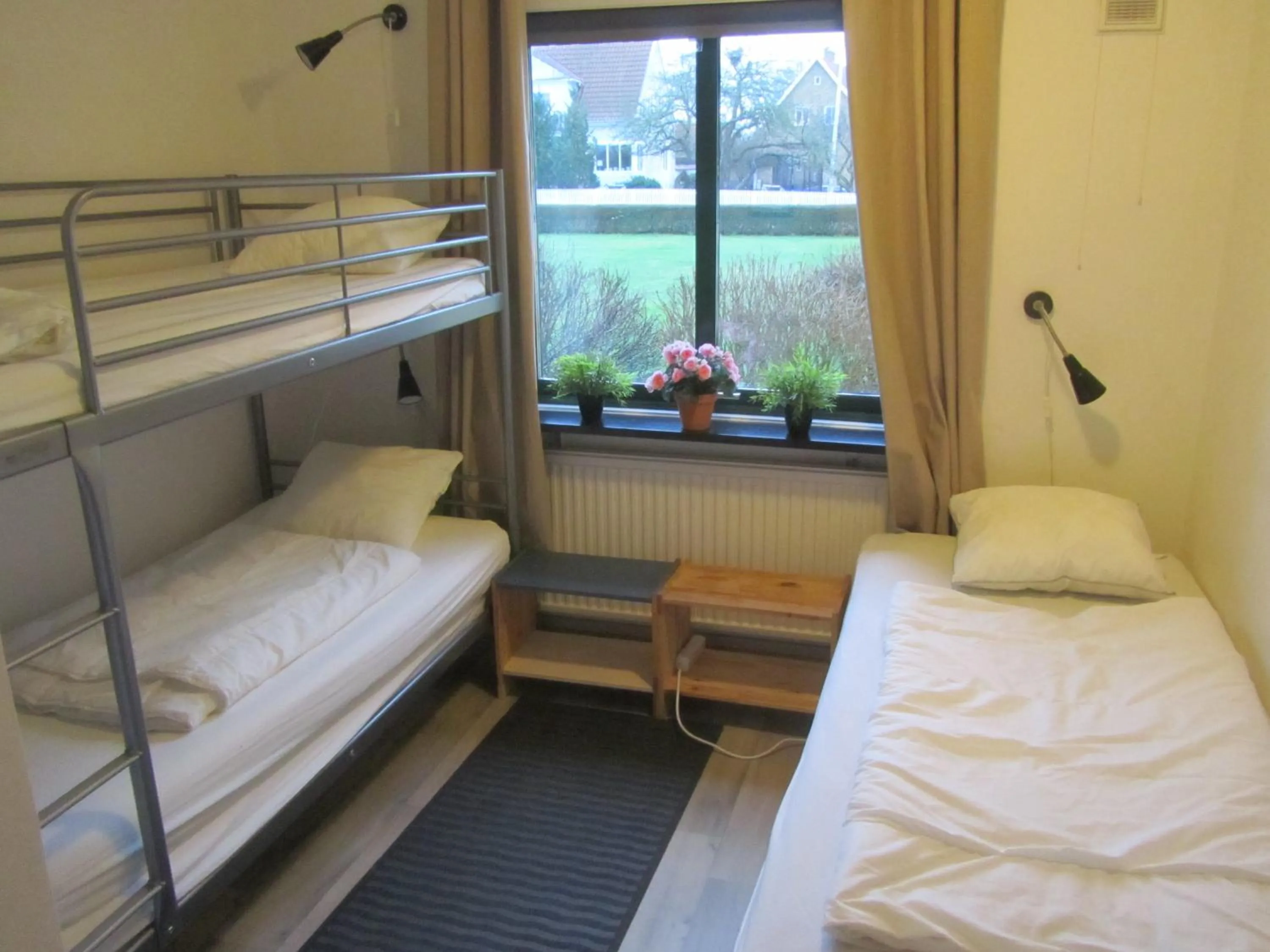 Communal lounge/ TV room, Bed in Bruksparkens Hostel