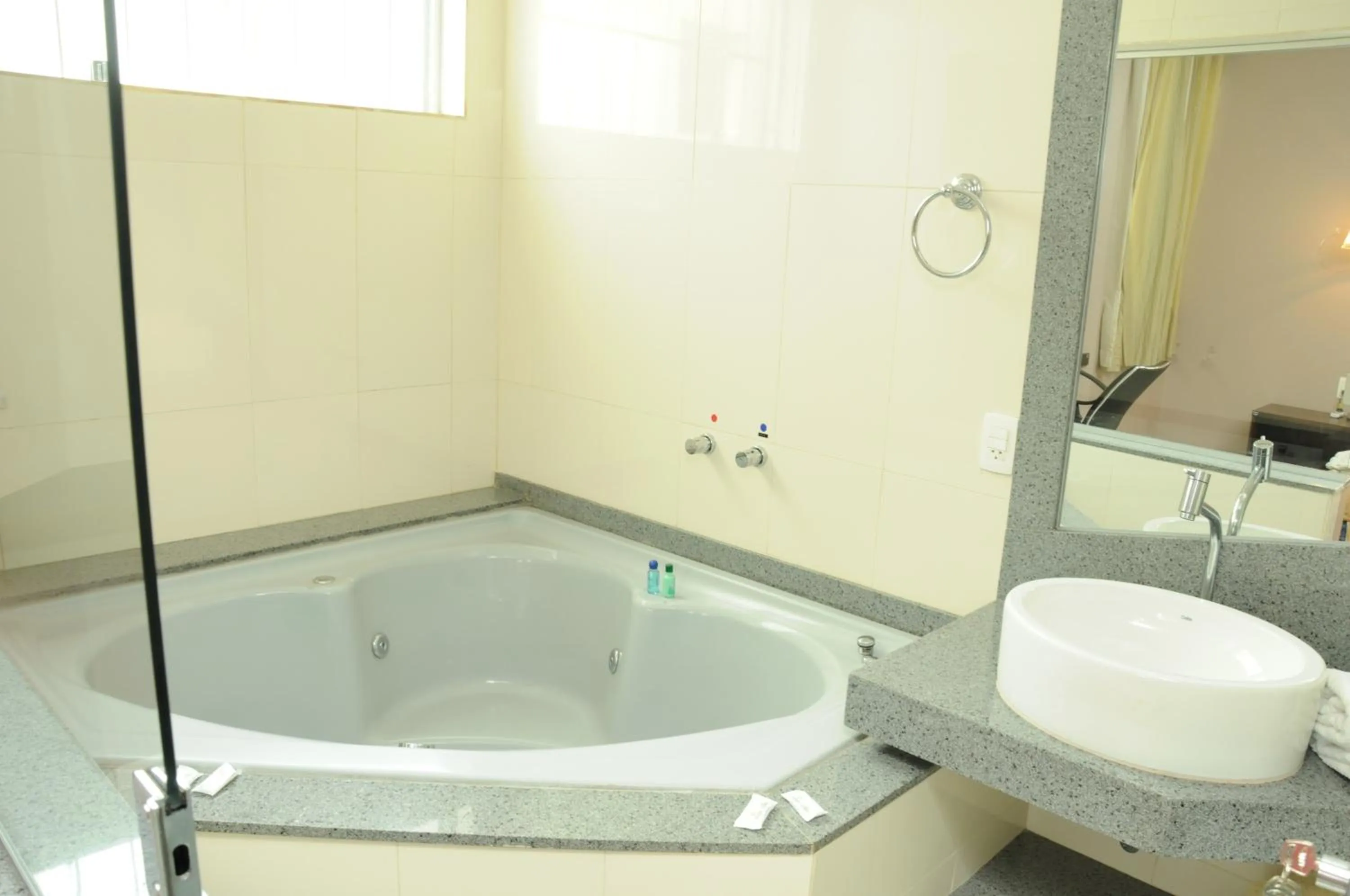 Bathroom in Ouro Cerrado Palace Hotel