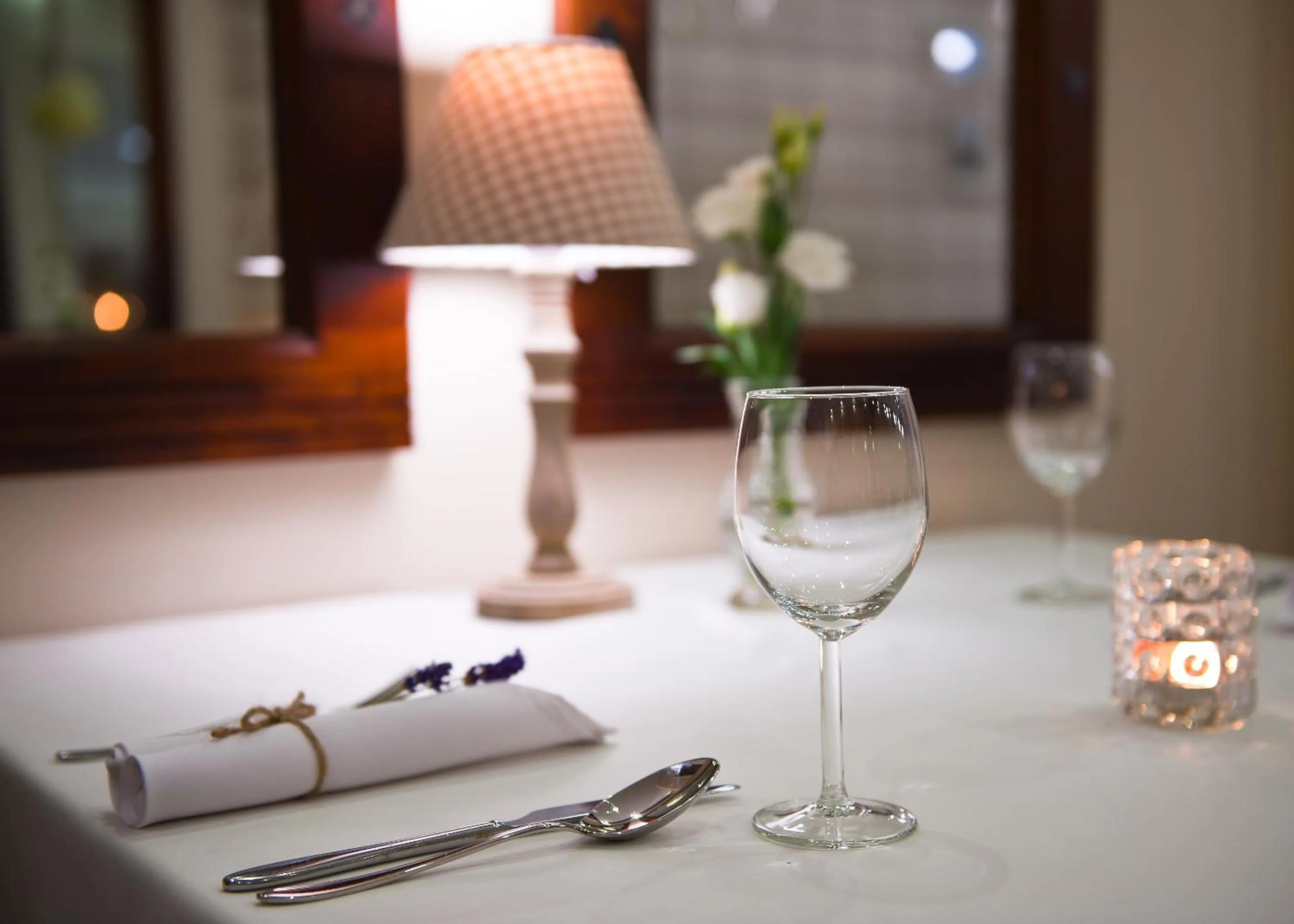 Restaurant/places to eat in Hotel Awo