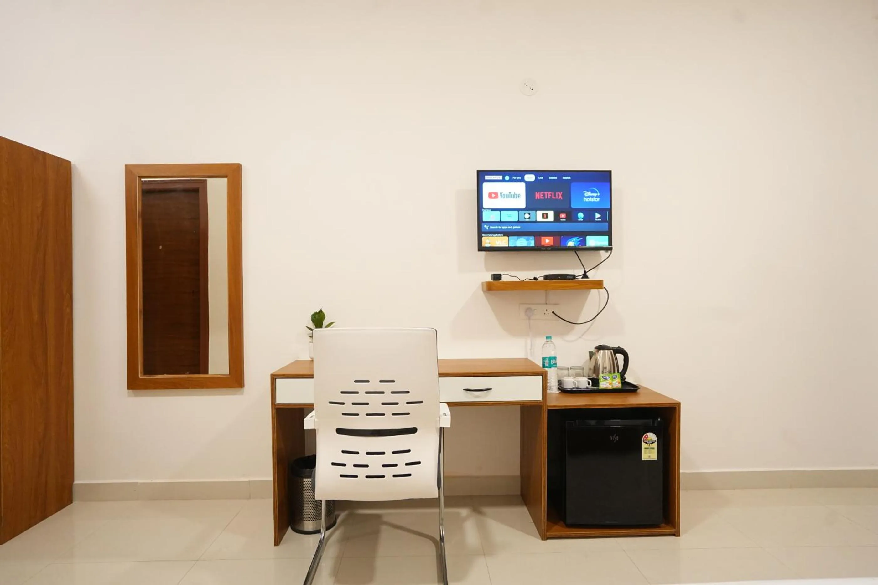 TV and multimedia in Elite Hotel HITECH