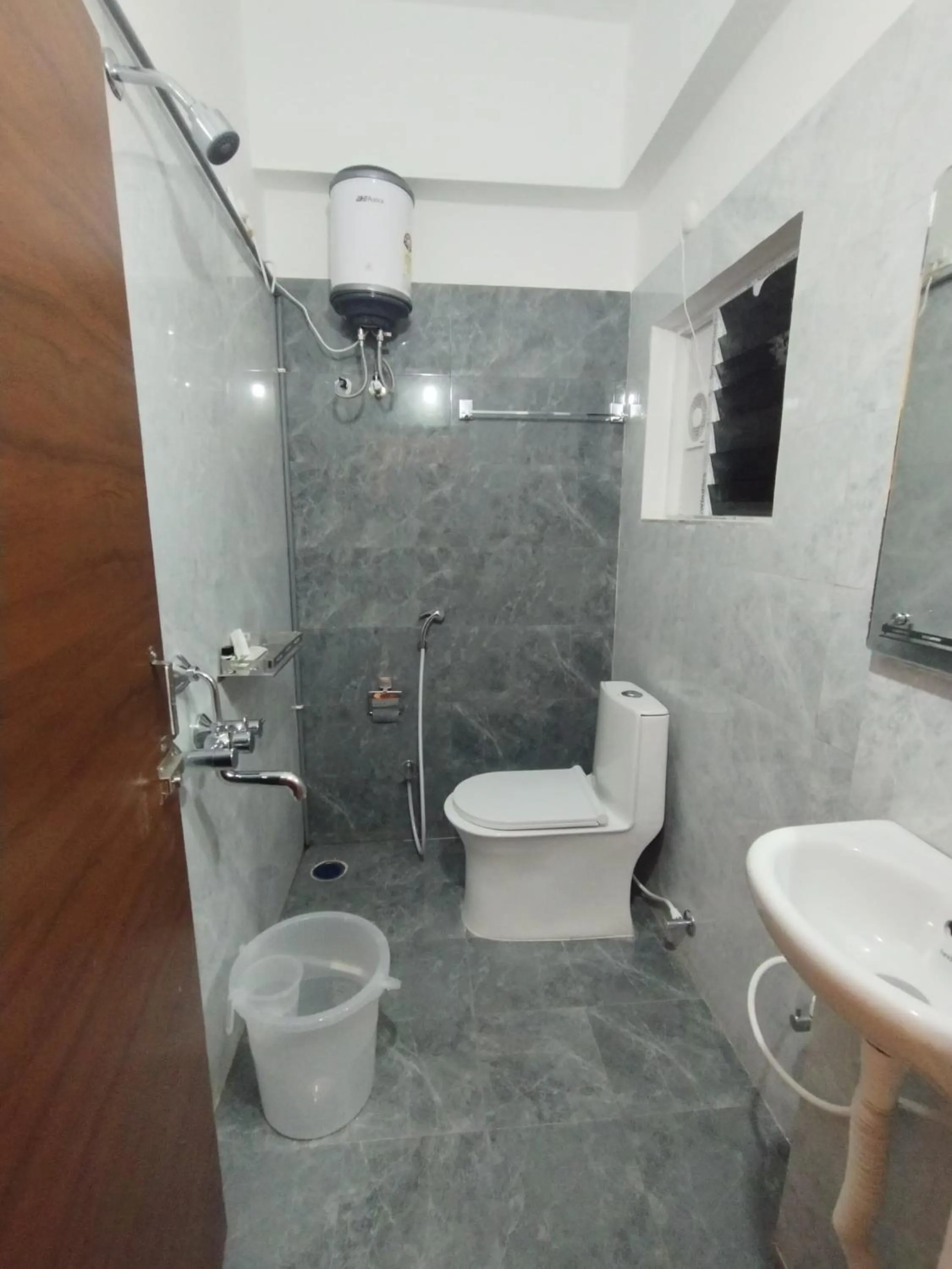 Shower in Elite Hotel HITECH