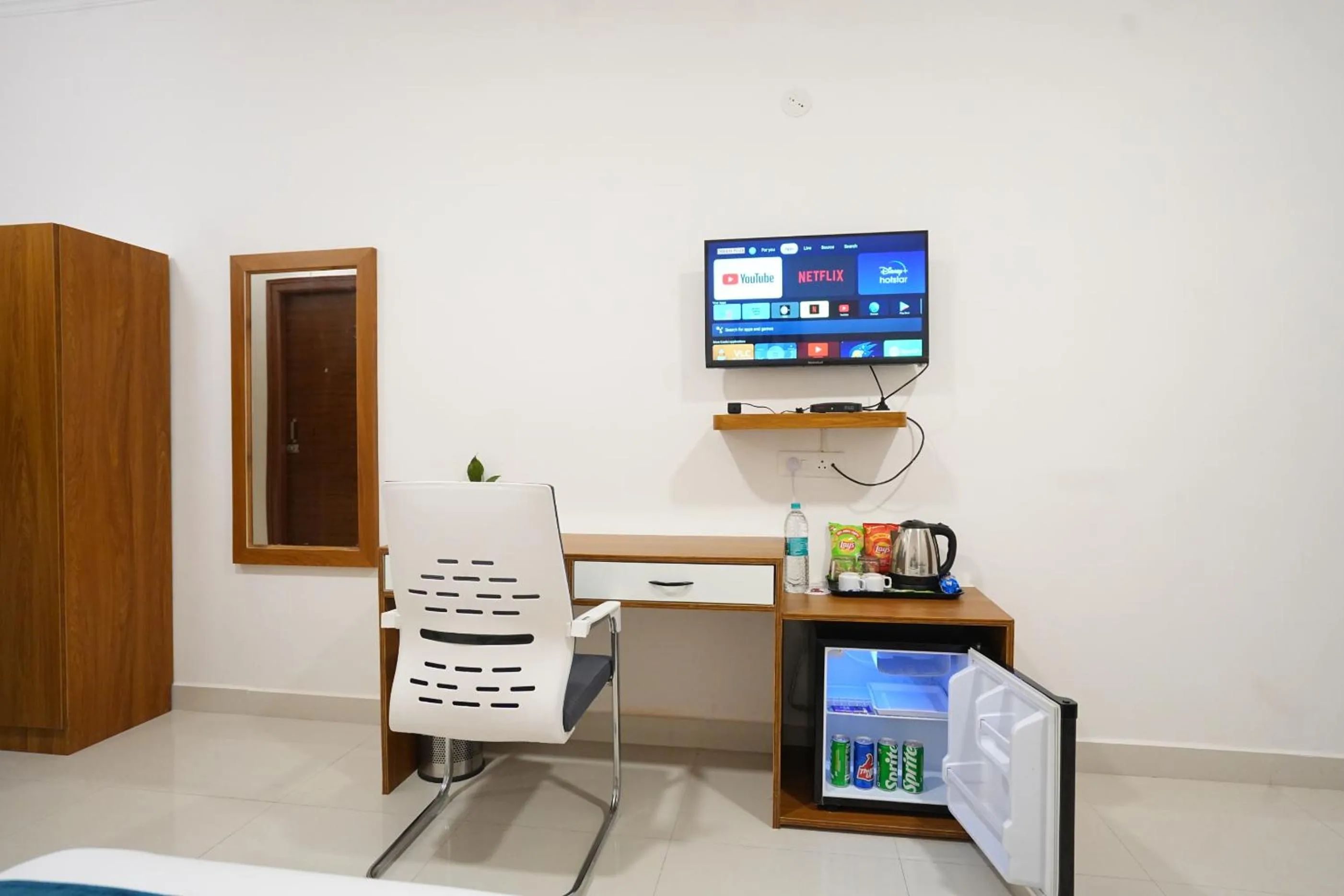 TV and multimedia in Elite Hotel HITECH