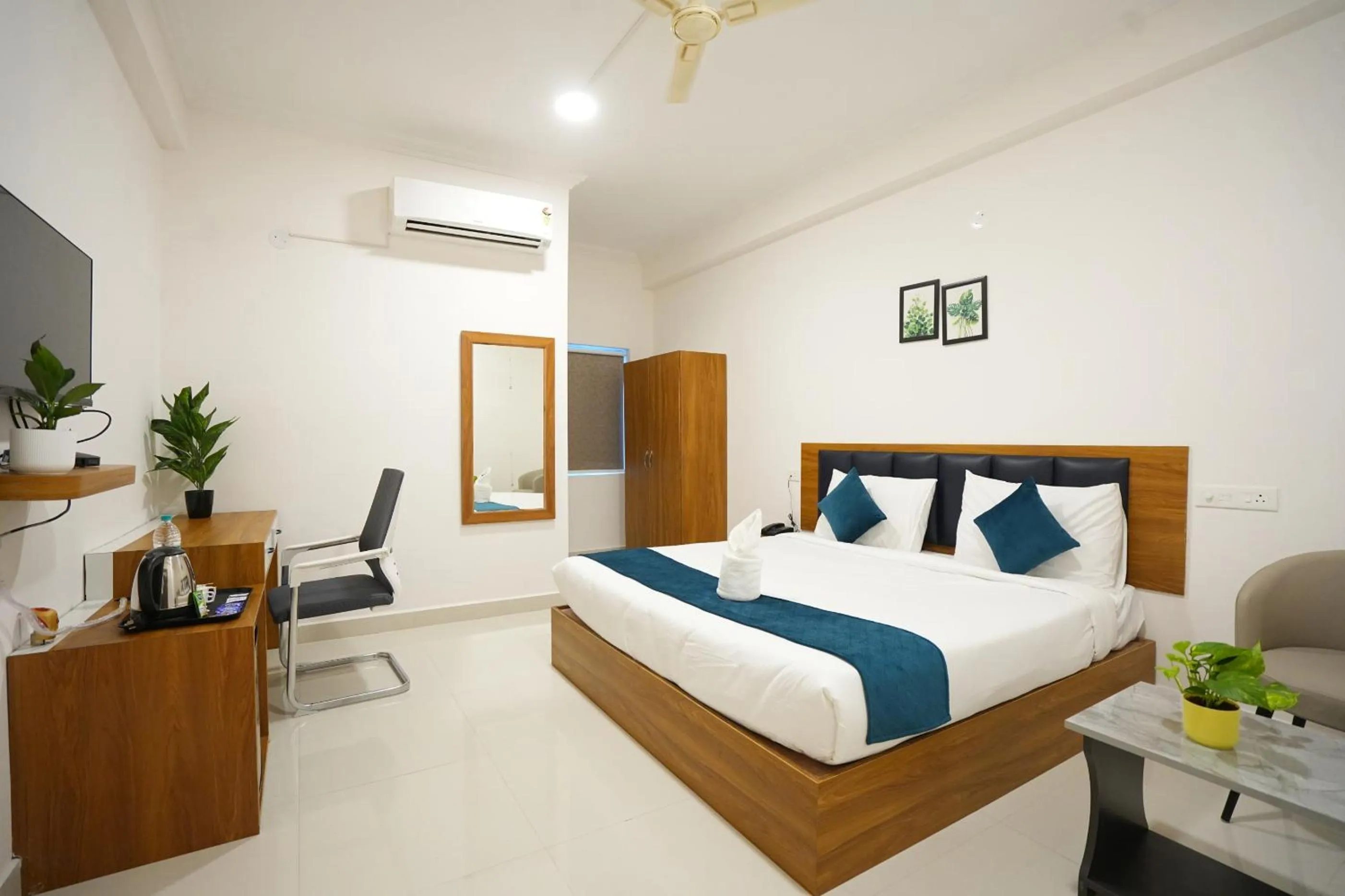 Bed in Elite Hotel HITECH