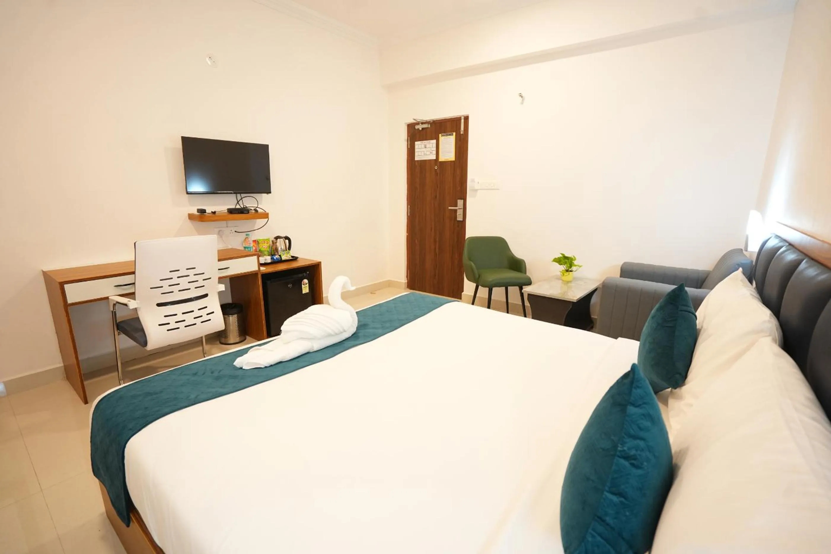 Bed in Elite Hotel HITECH