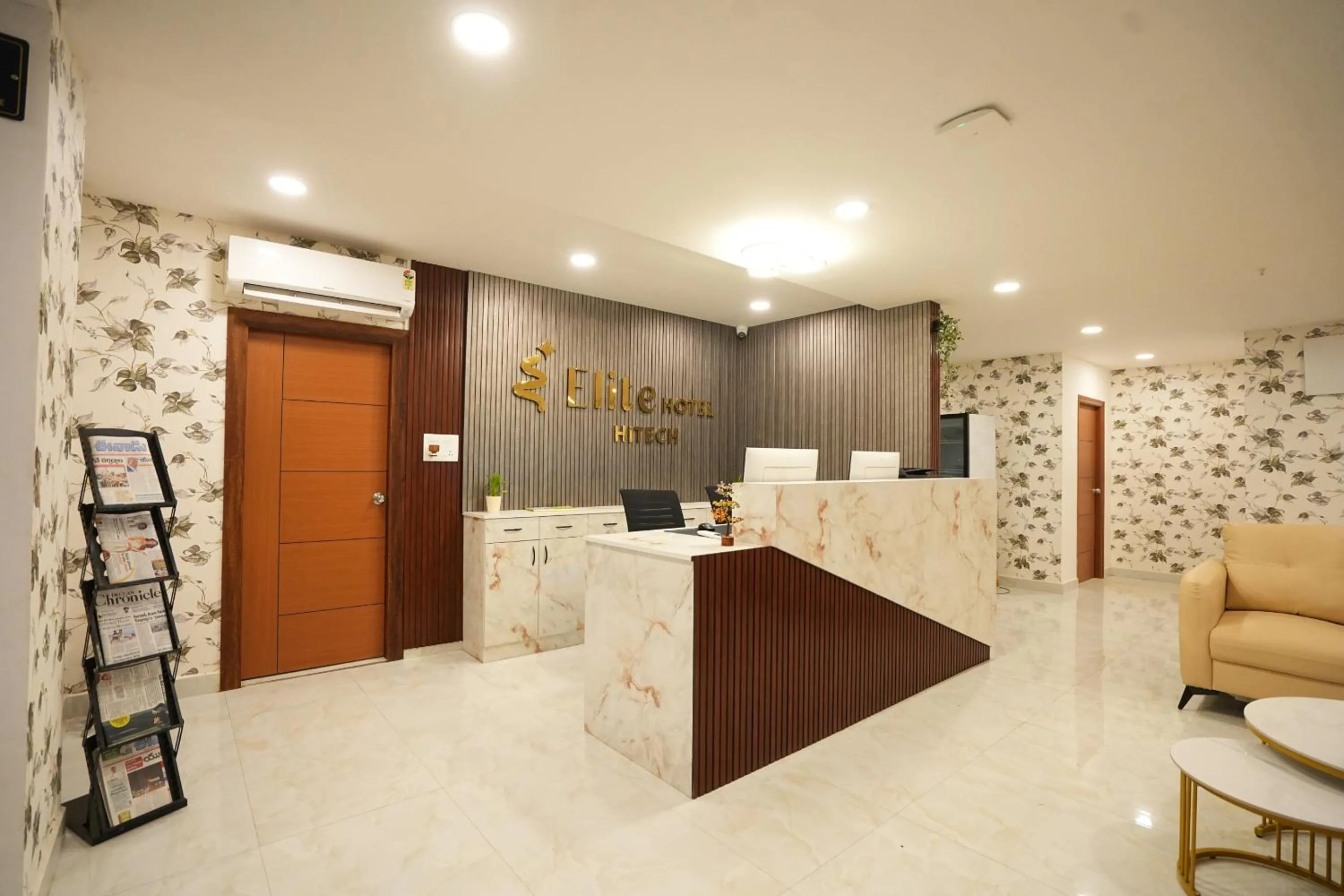 Lobby or reception in Elite Hotel HITECH
