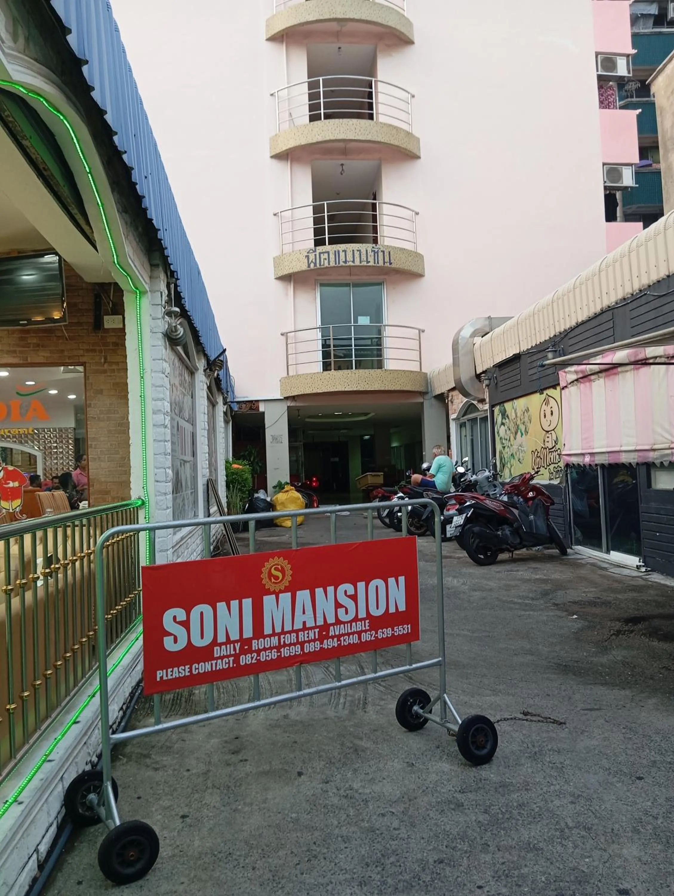 Property building in Hotel Soni Mansion Pratunam
